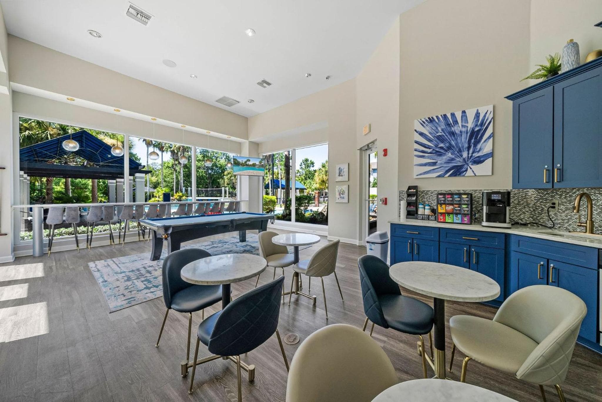 Modern 3BR2BA Pools, Gym Near Airport #5 — 25
