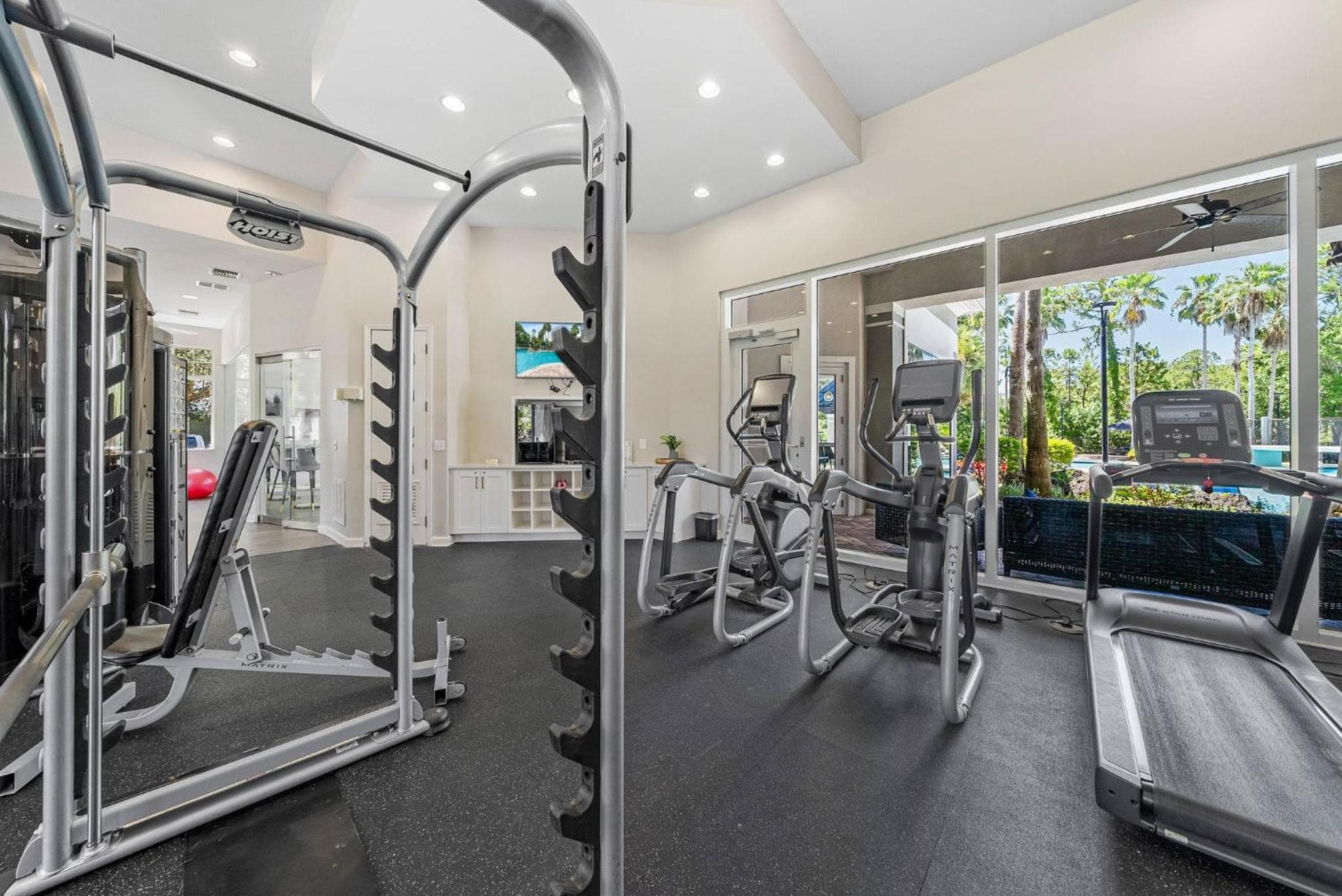 Modern 3BR2BA Pools, Gym Near Airport #5 — 3