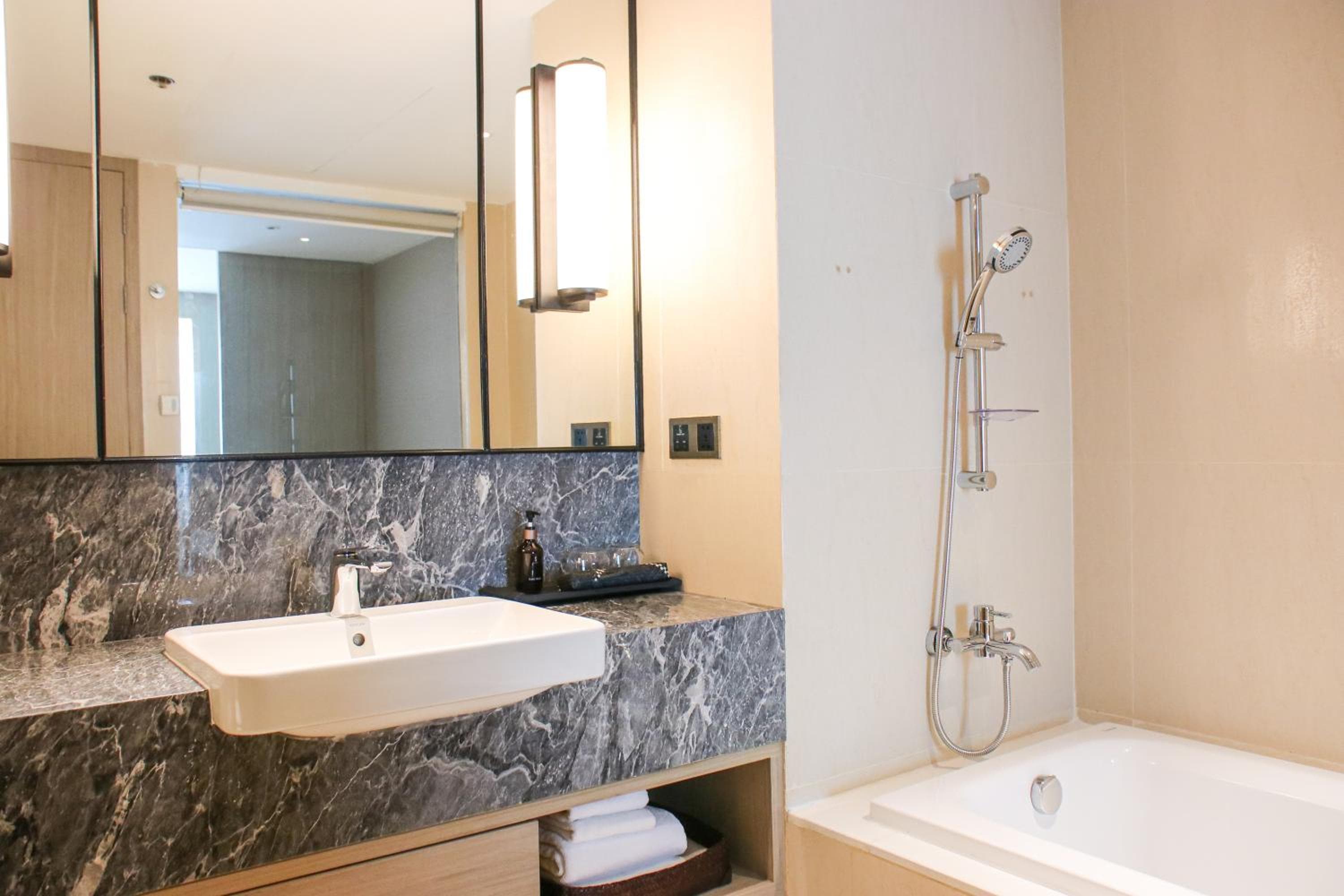 Sivatel Bangkok Hotel — 13
