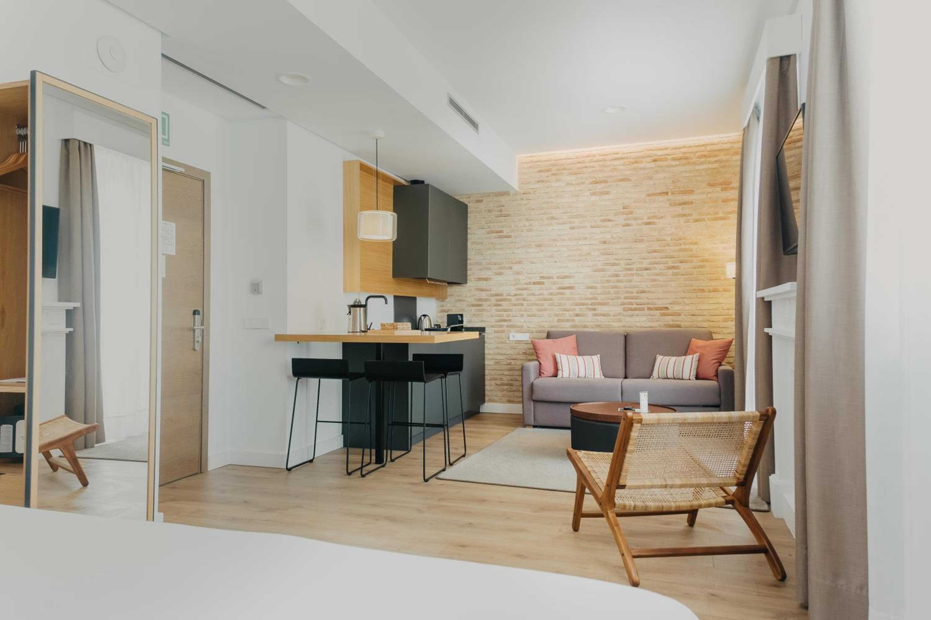 Aquitania Home Suites — 2