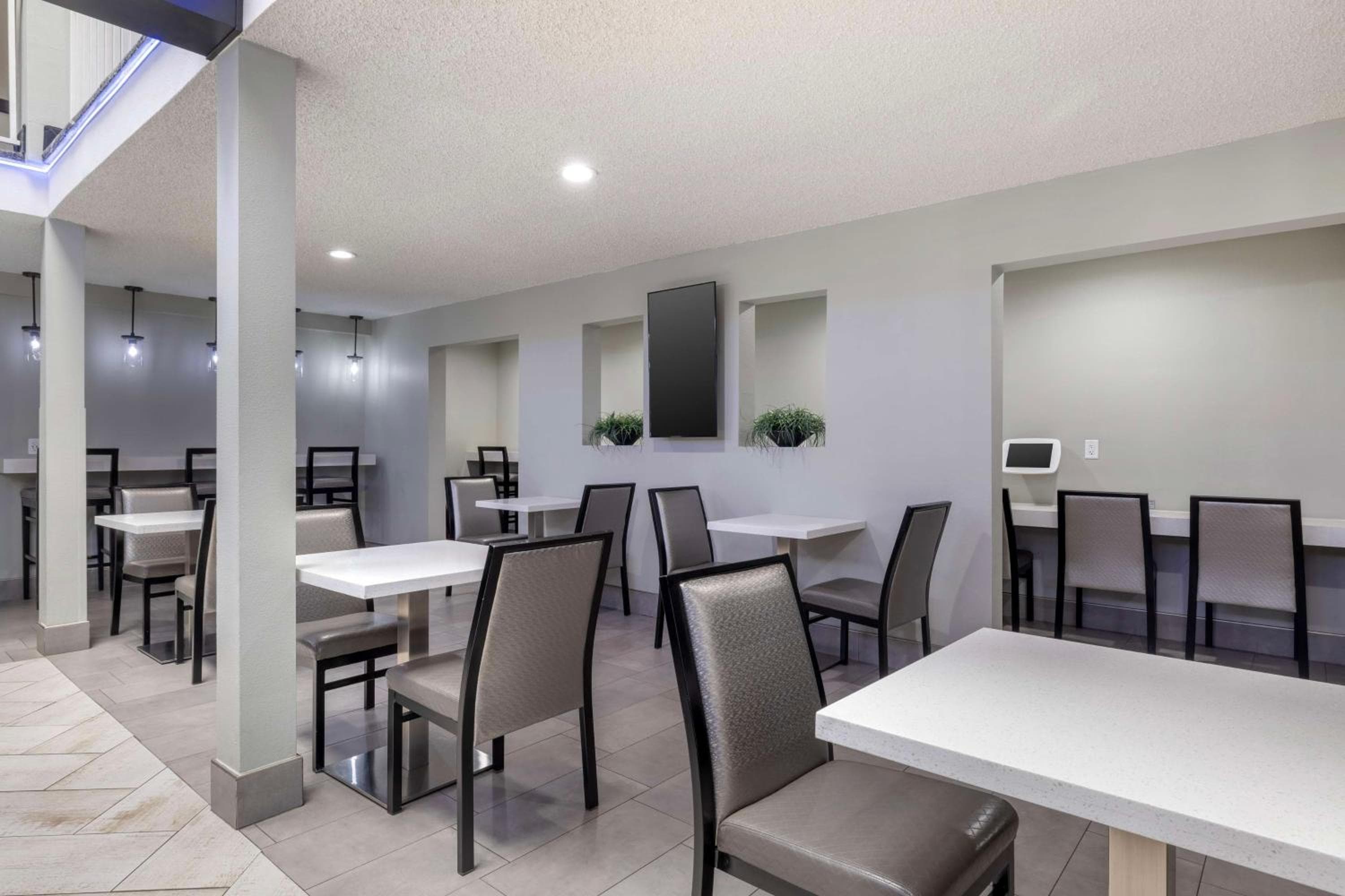 Best Western McCarran Inn — 12