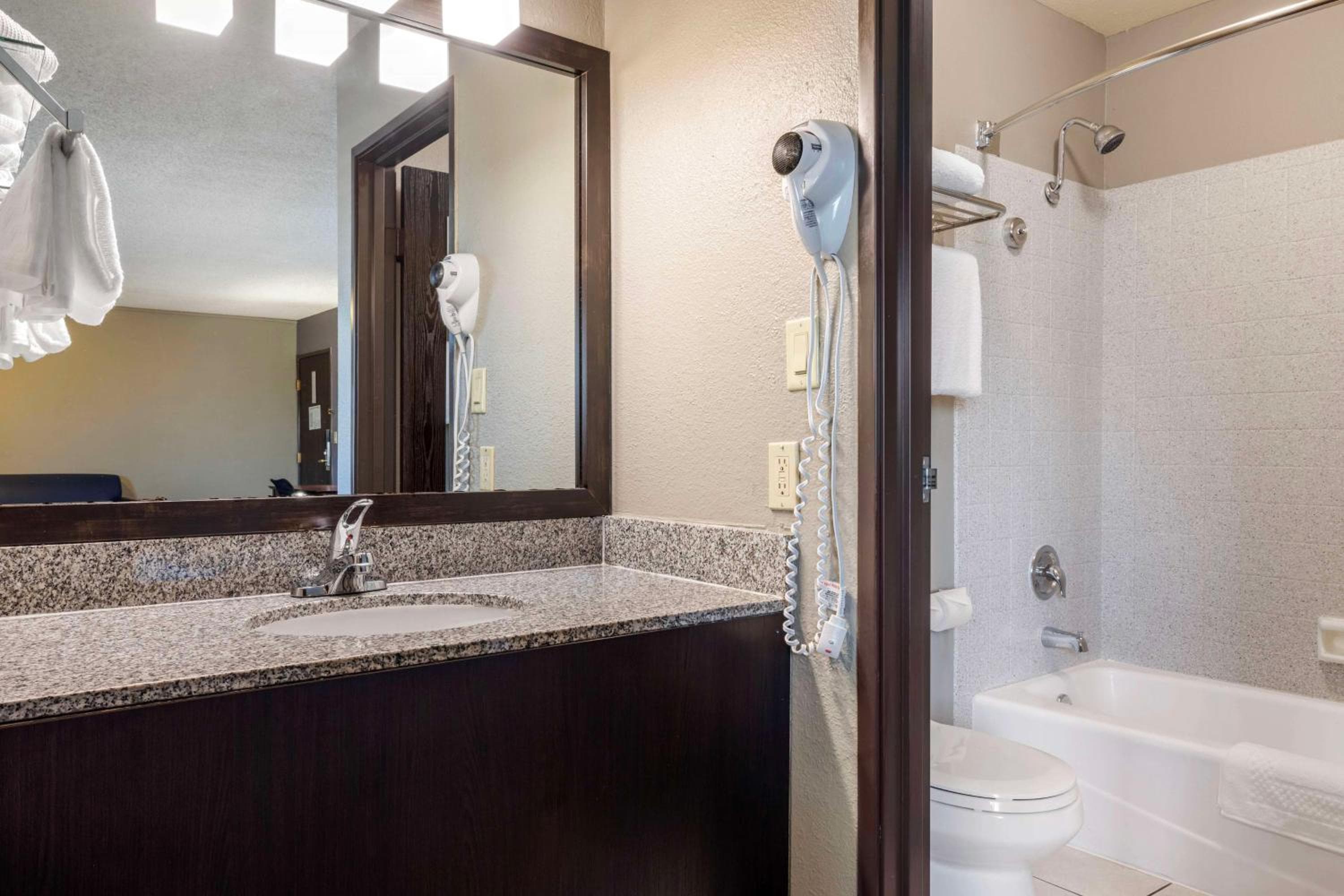 Best Western McCarran Inn — 4