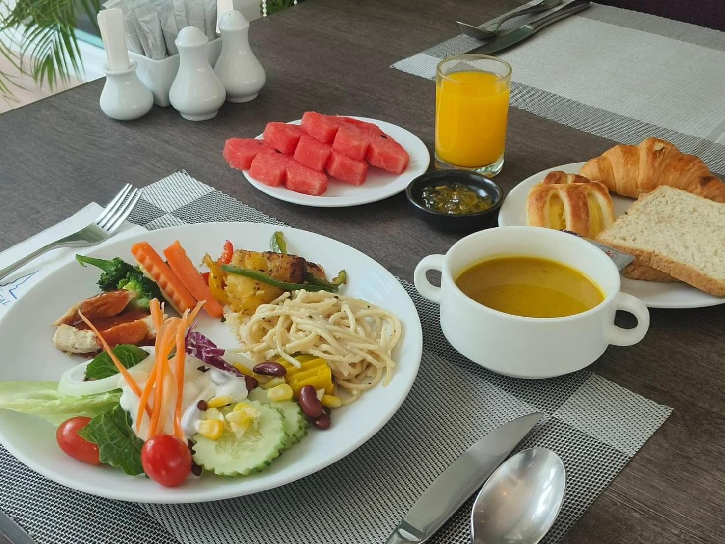 Anajak Bangkok Hotel - SHA Plus — 7