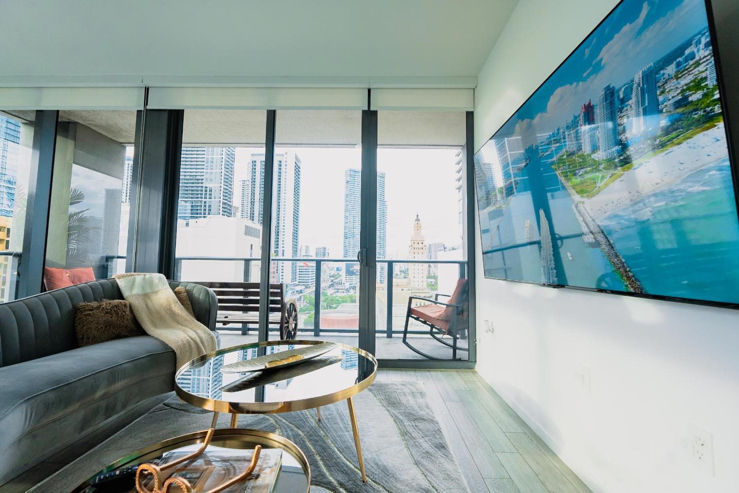 3 BR 3BA Palace Biscayne bay! Prime Locale Views — 8