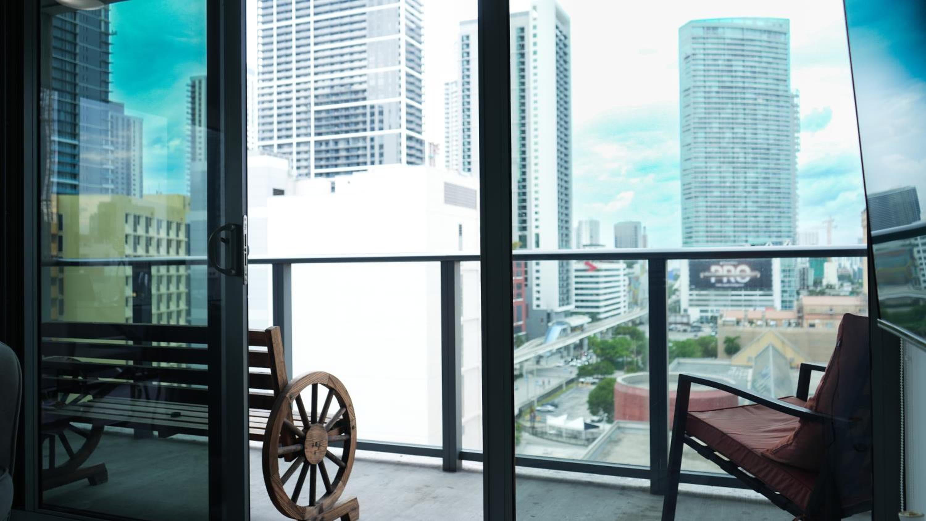 3 BR 3BA Palace Biscayne bay! Prime Locale Views — 1