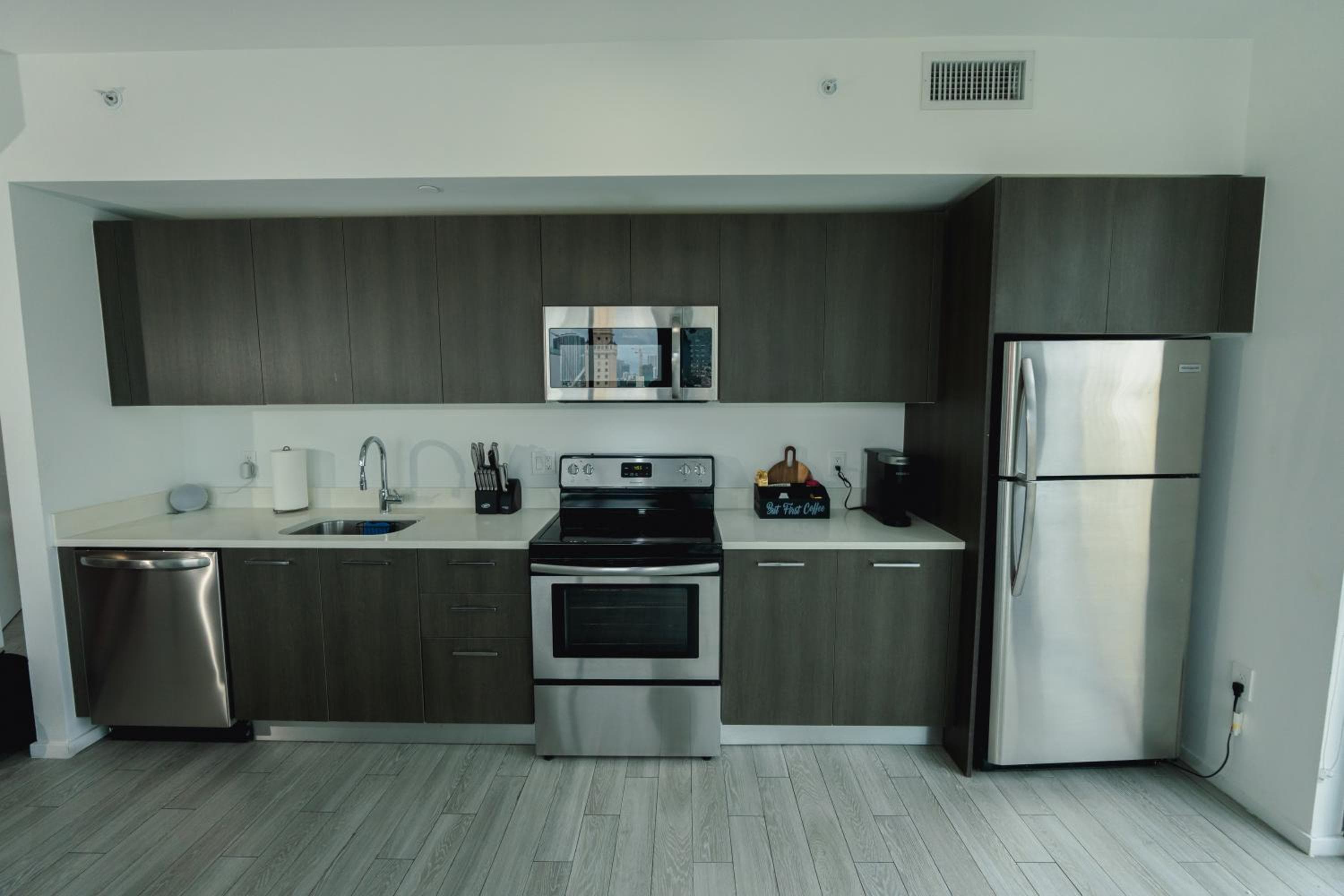 X Lounge-Contemporary Corner Residence — 7