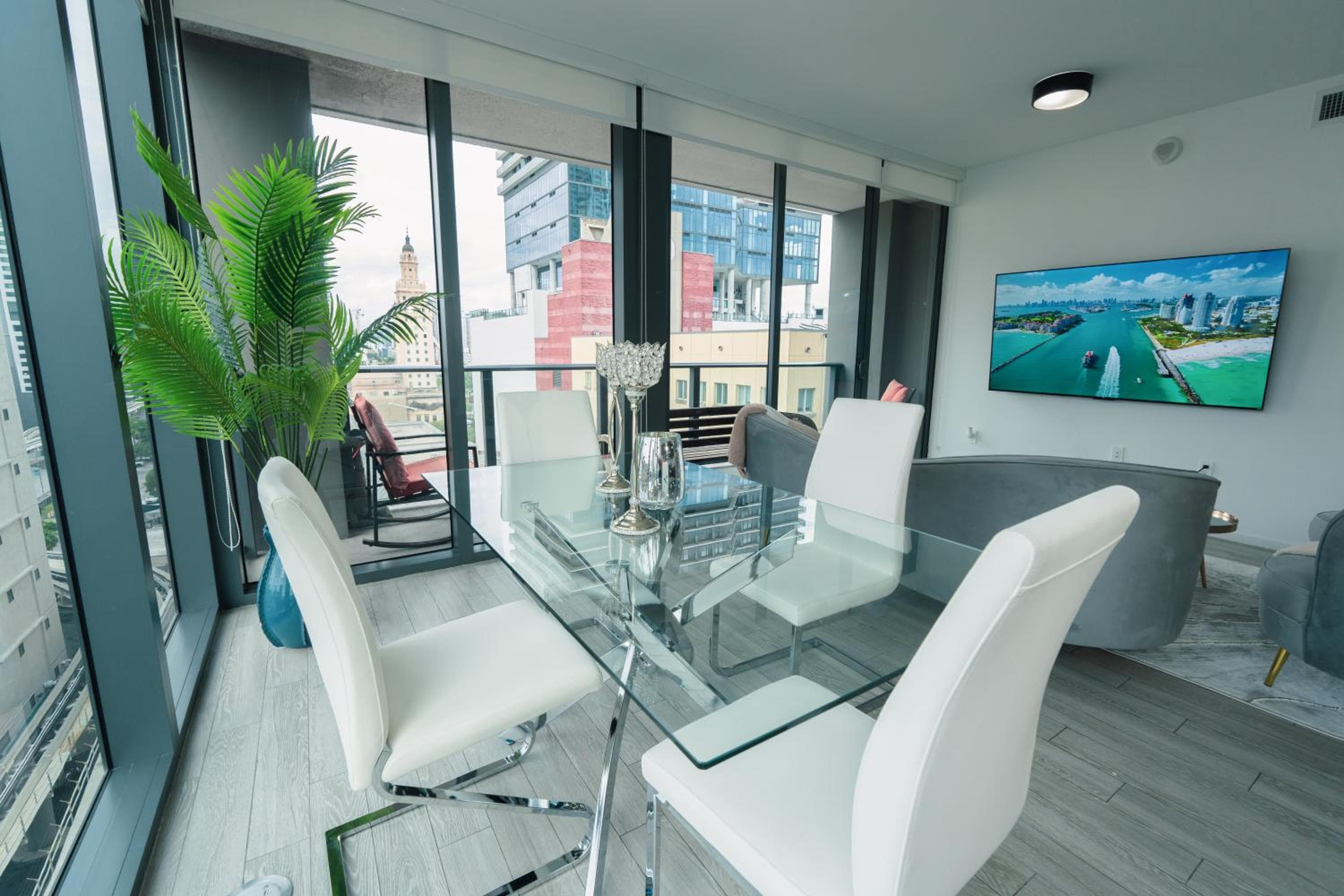 3 BR 3BA Palace Biscayne bay! Prime Locale Views — 20