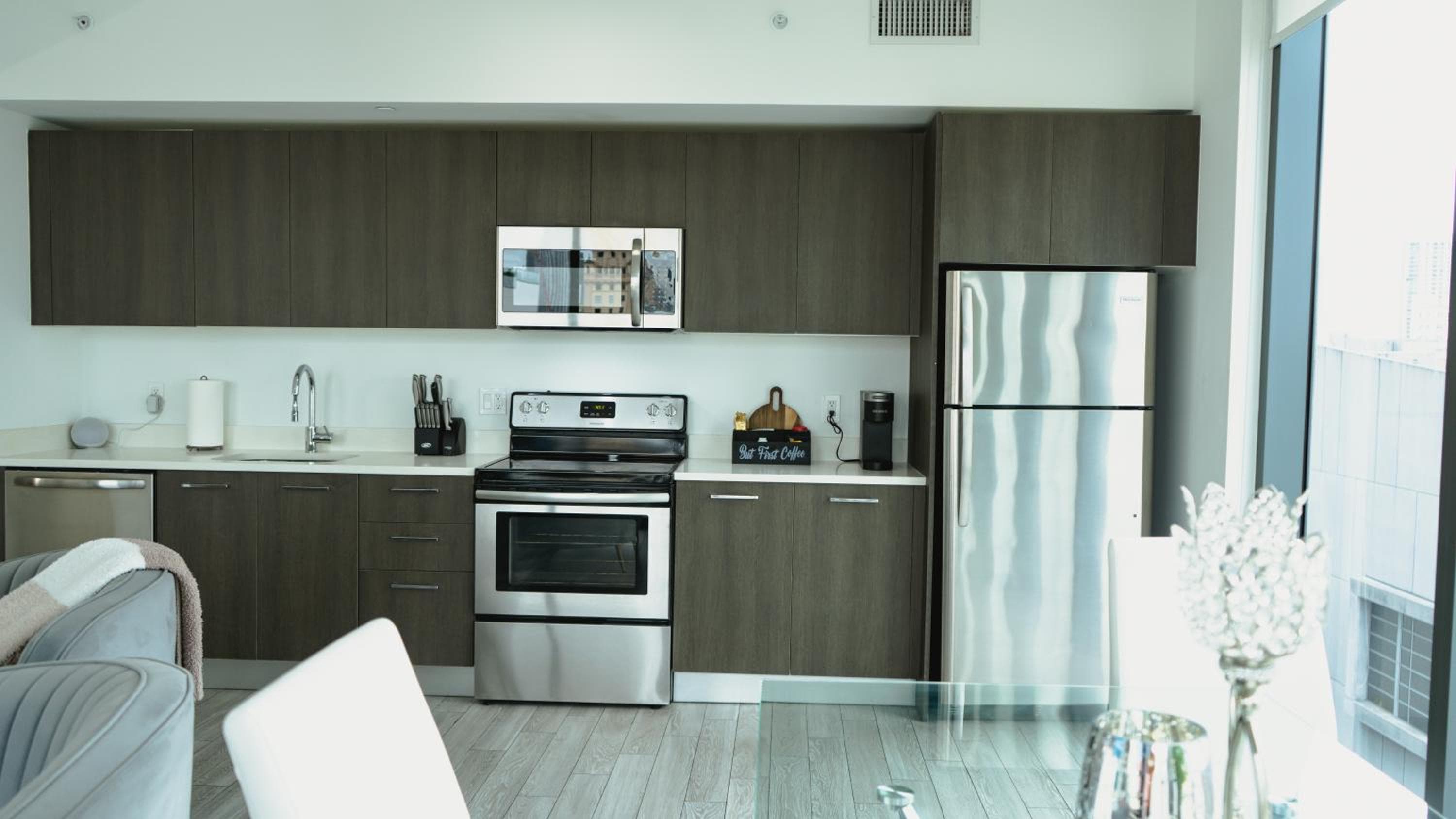 X Lounge-Contemporary Corner Residence — 22
