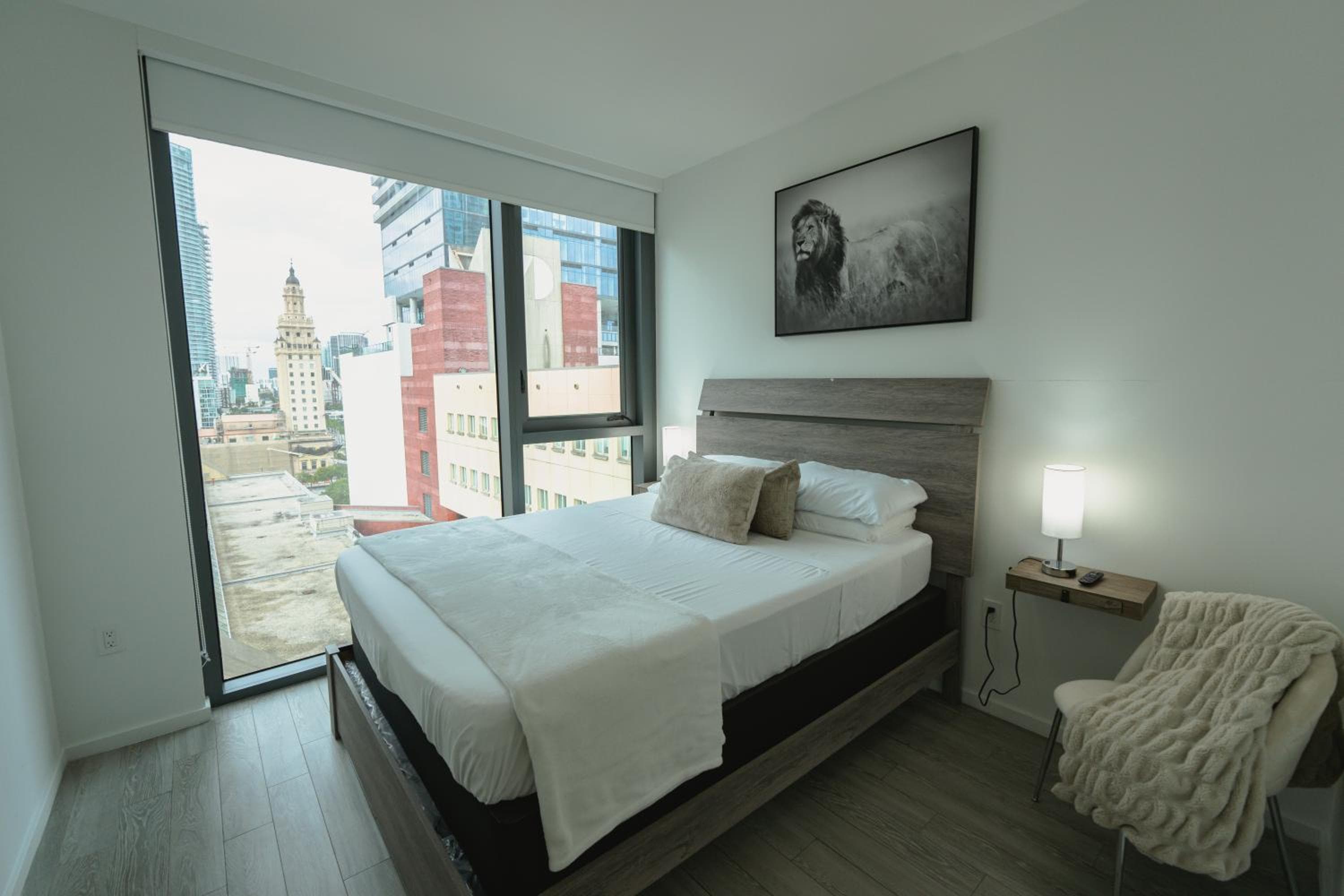 X Lounge-Contemporary Corner Residence — 14