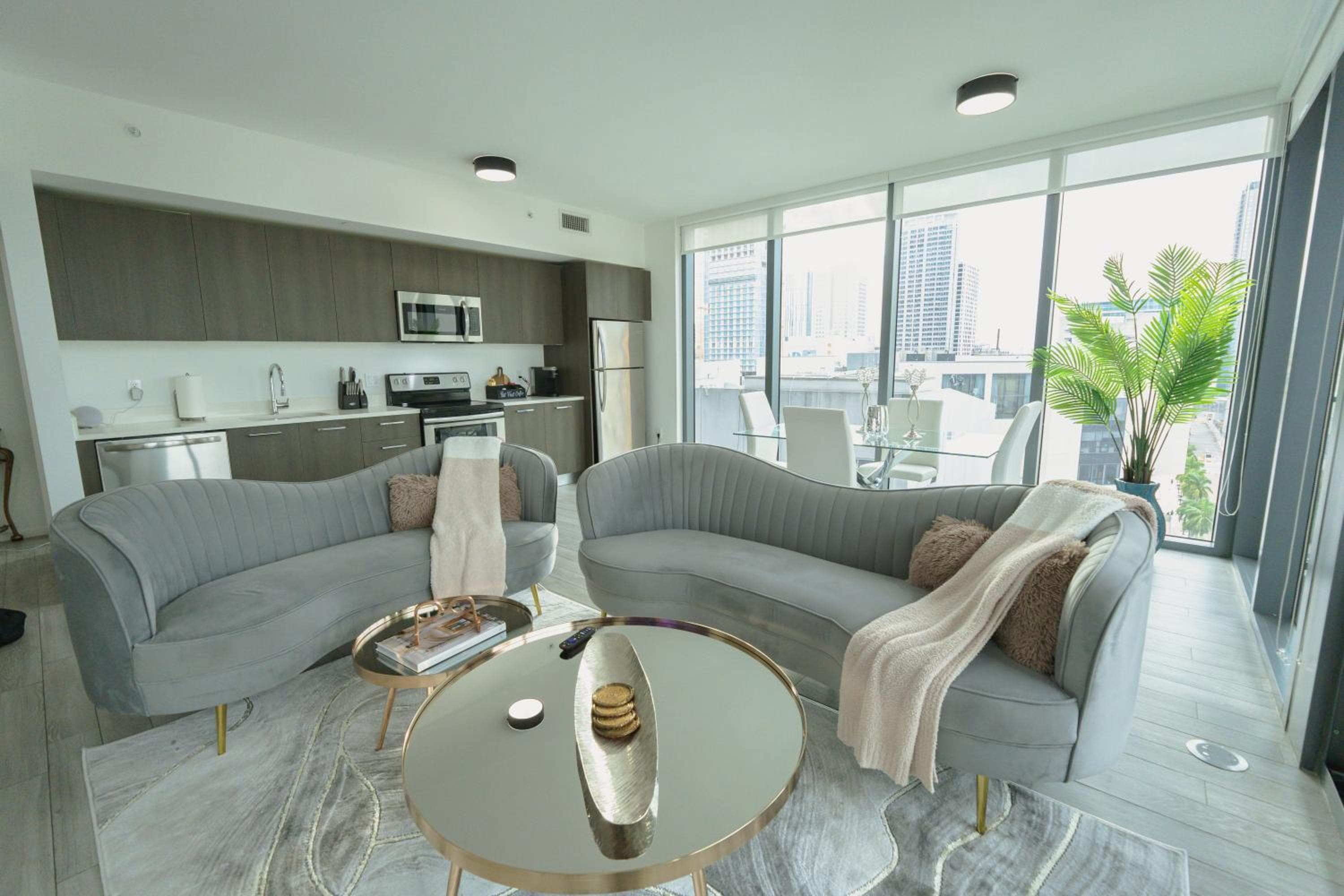 3 BR 3BA Palace Biscayne bay! Prime Locale Views — 12