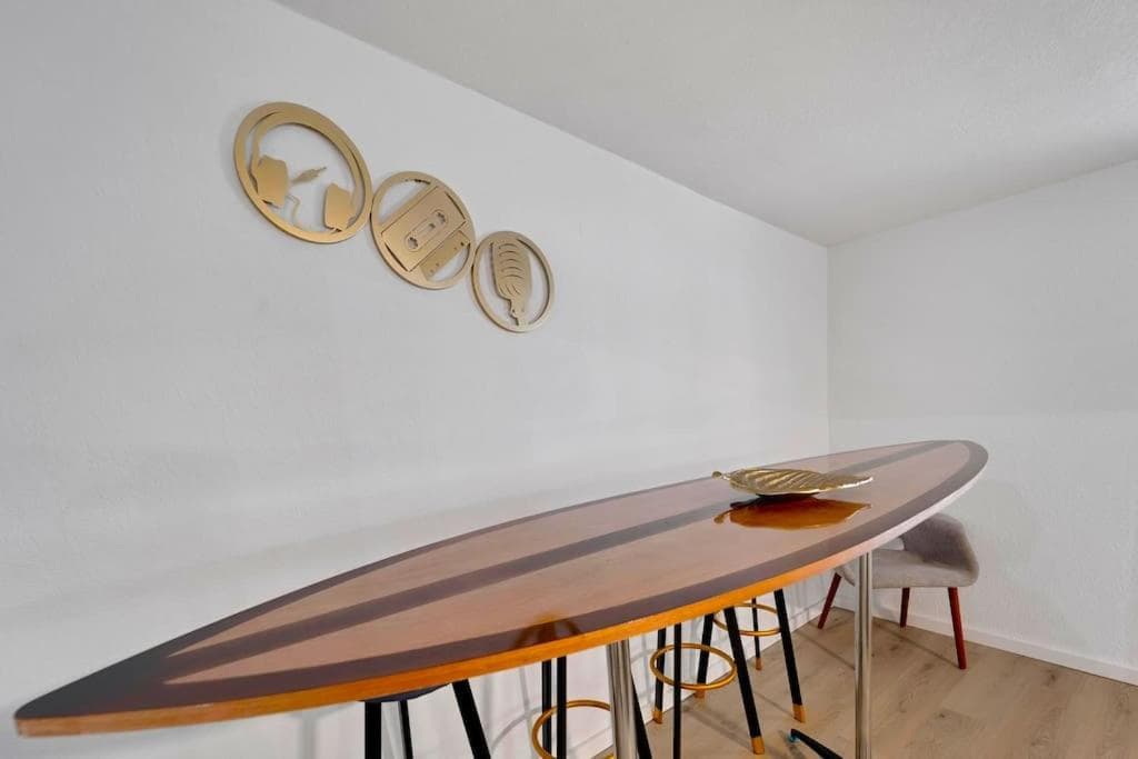 Sleeps 17! Beach & Heated Pool, 10 minutes to all Tampa attraction! — 2