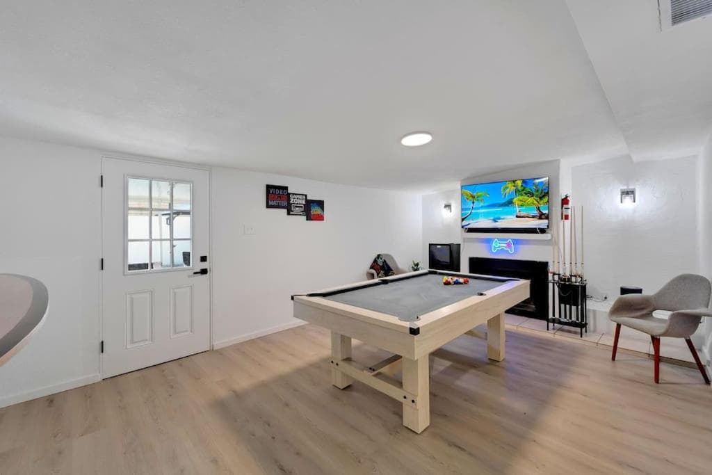 Sleeps 17! Beach & Heated Pool, 10 minutes to all Tampa attraction! — 22