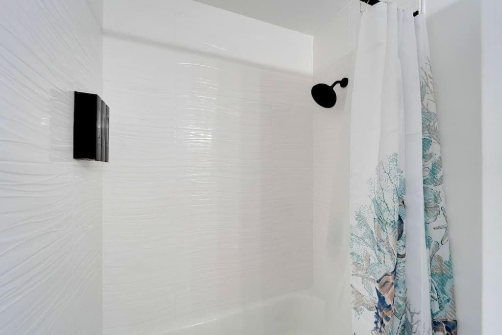 Sleeps 17! Beach & Heated Pool, 10 minutes to all Tampa attraction! — 30