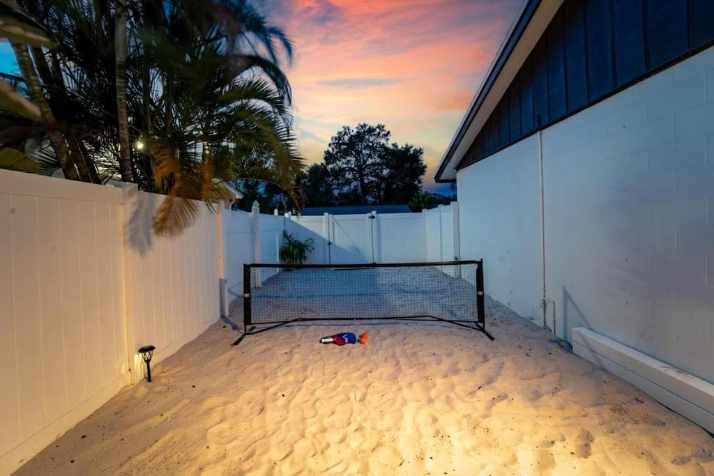 Sleeps 17! Beach & Heated Pool, 10 minutes to all Tampa attraction! — 15