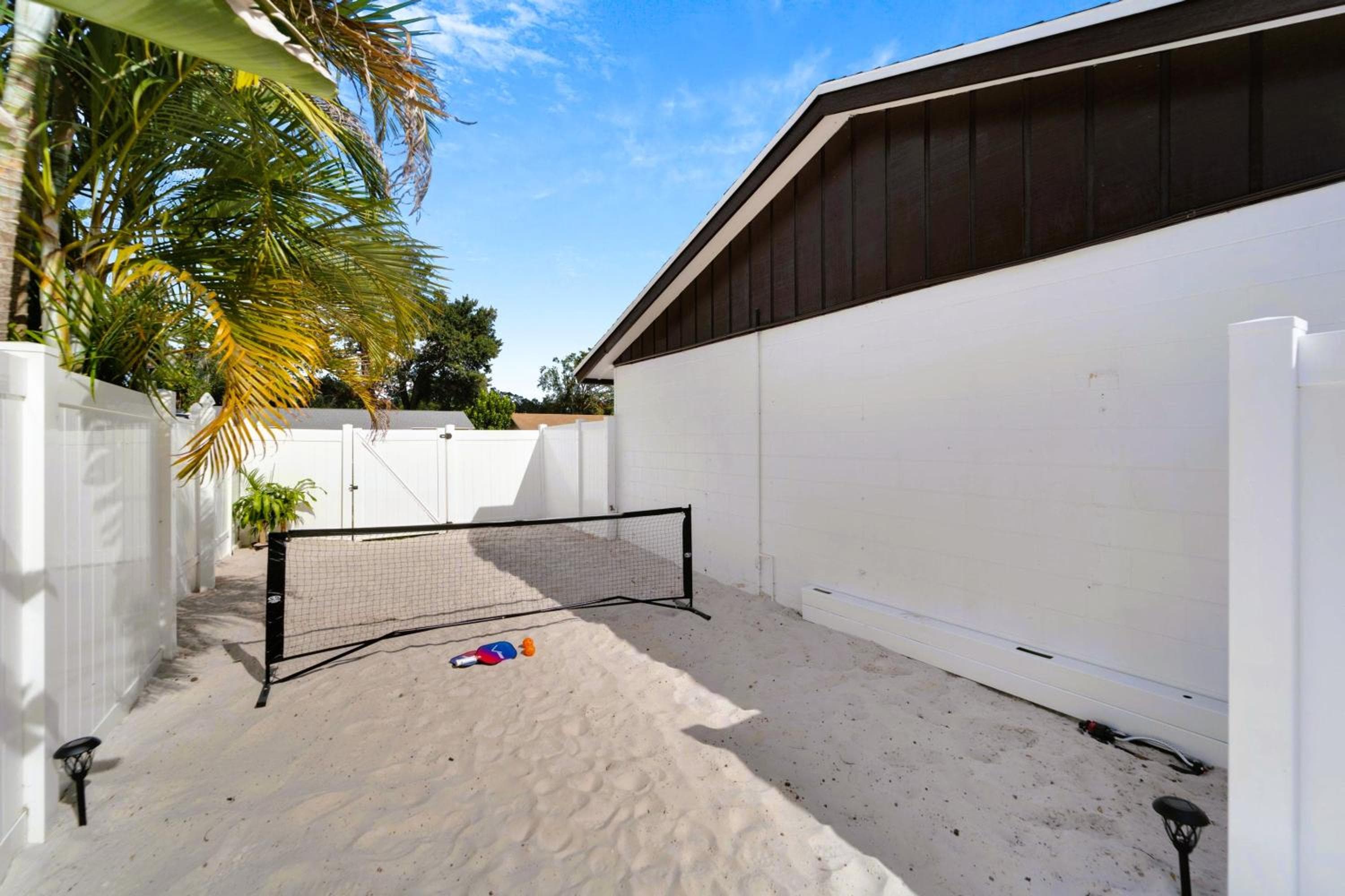 Sleeps 17! Beach & Heated Pool, 10 minutes to all Tampa attraction! — 26