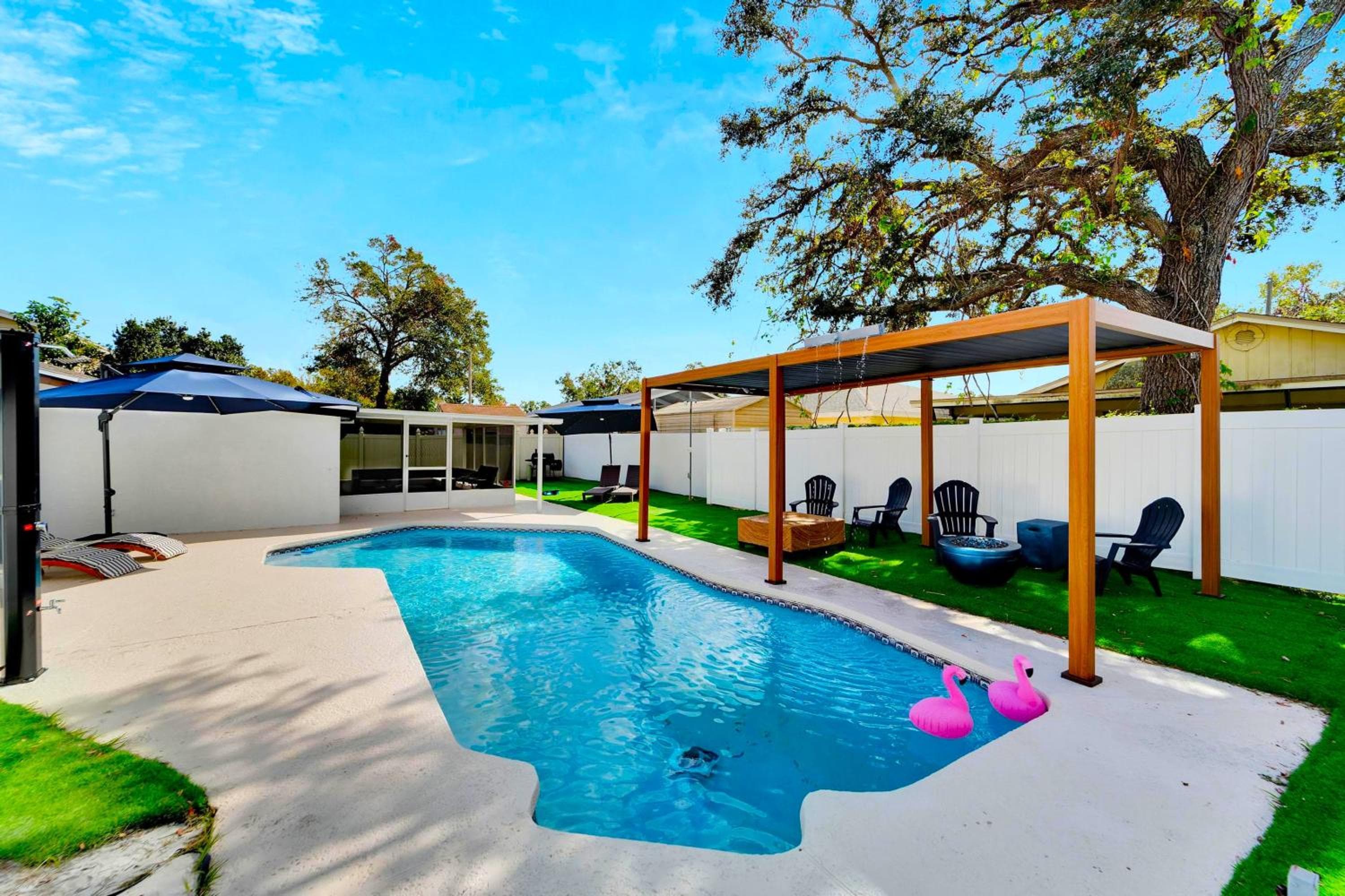 Sleeps 17! Beach & Heated Pool, 10 minutes to all Tampa attraction! — 7