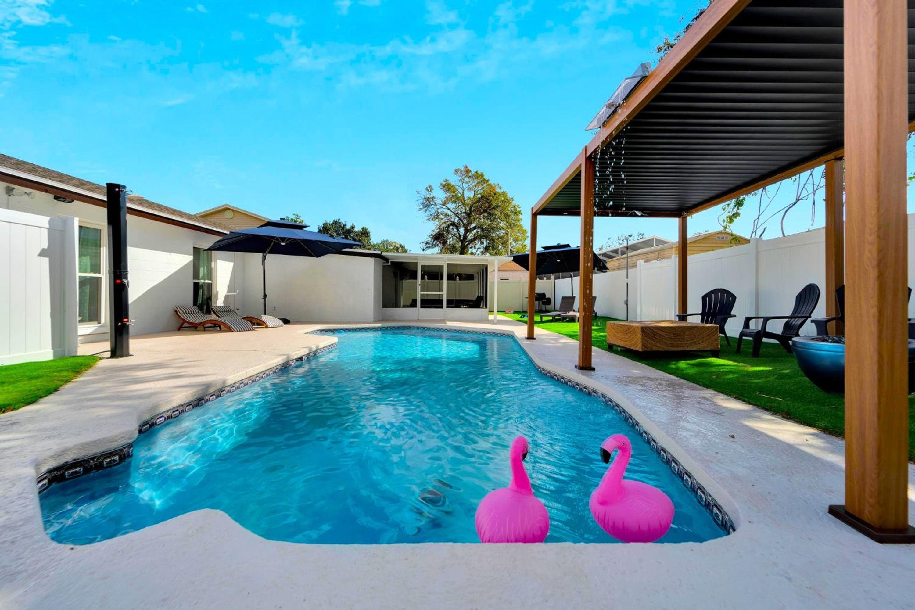 Sleeps 17! Beach & Heated Pool, 10 minutes to all Tampa attraction! — 15