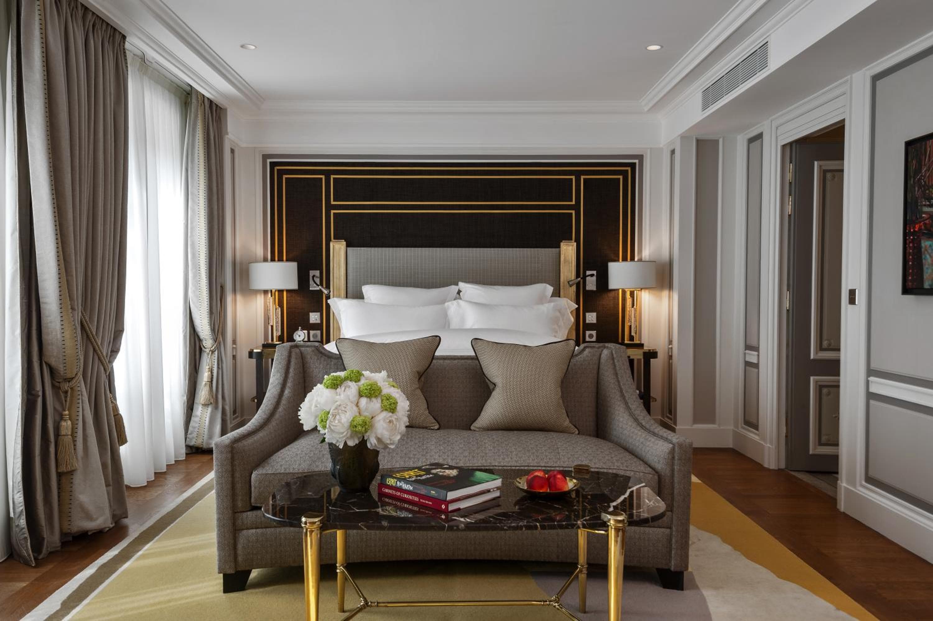 Hotel de Crillon — 13