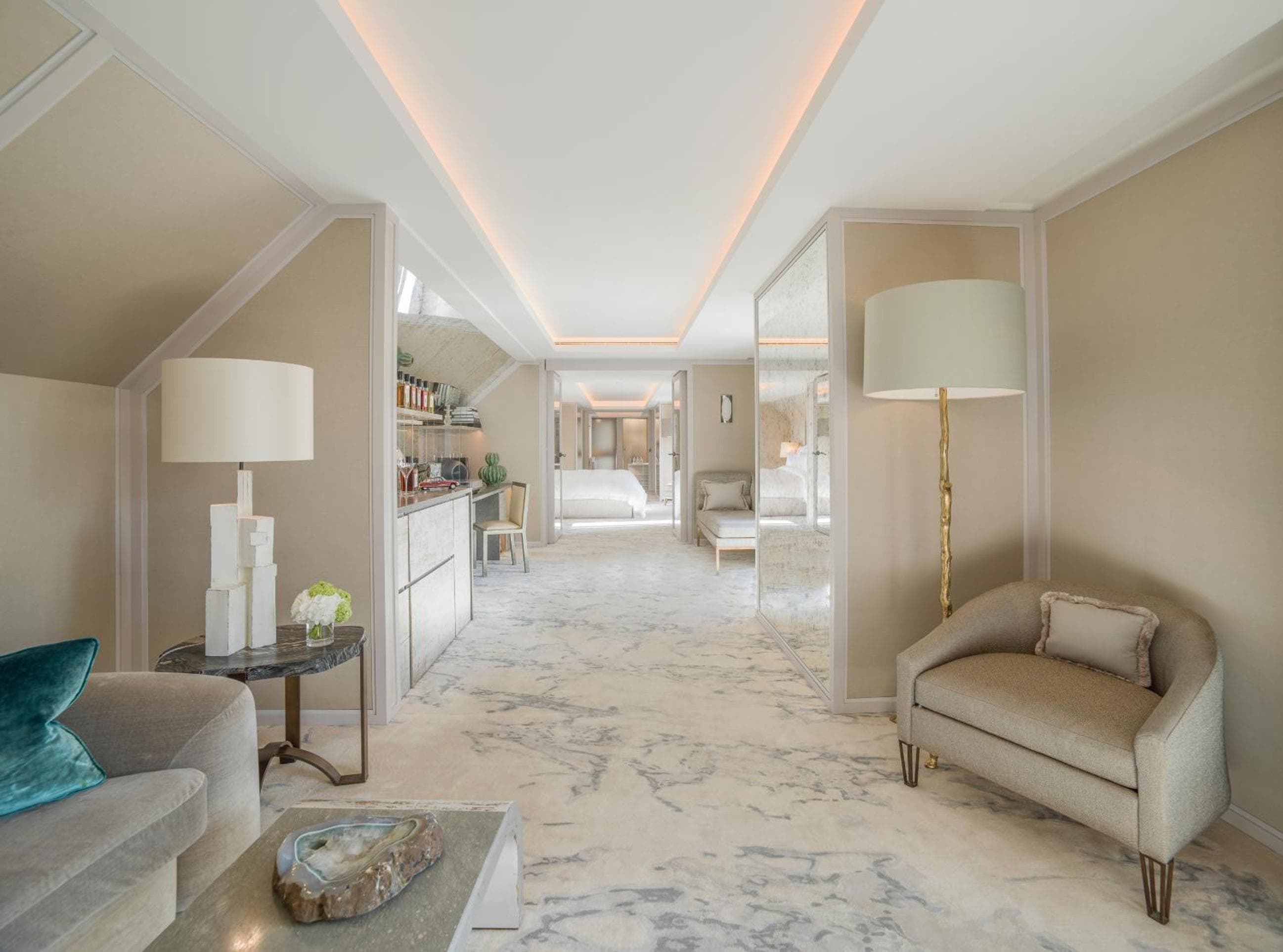 Hotel de Crillon — 16