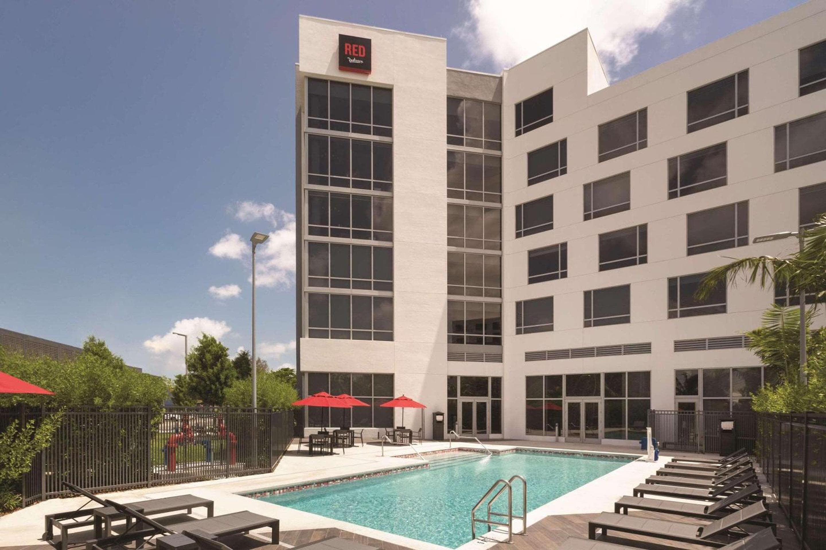 Kompose Boutique Hotel Miami Flughafen — 16