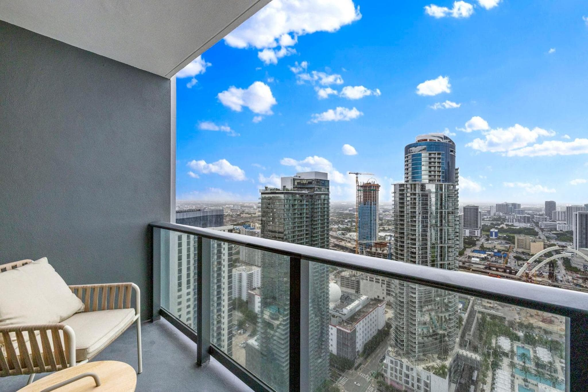 Auf der 46. Etage! Erstaunliche Aussichten und Top-Annehmlichkeiten — 4
