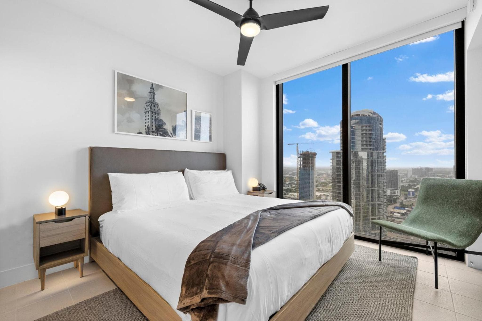 Auf der 46. Etage! Erstaunliche Aussichten und Top-Annehmlichkeiten — 27