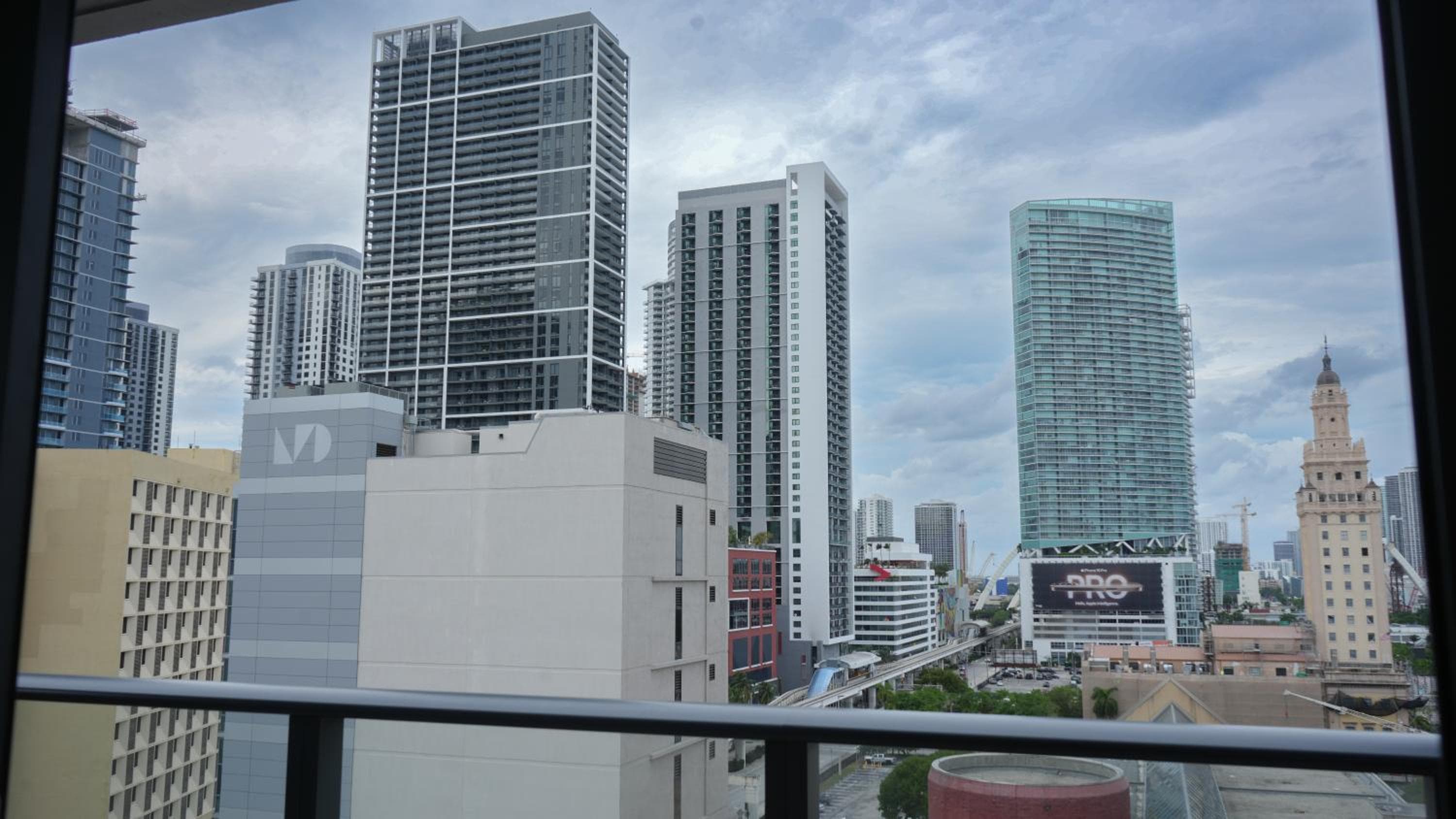 X Lounge II-Highline Corner Residence — 25