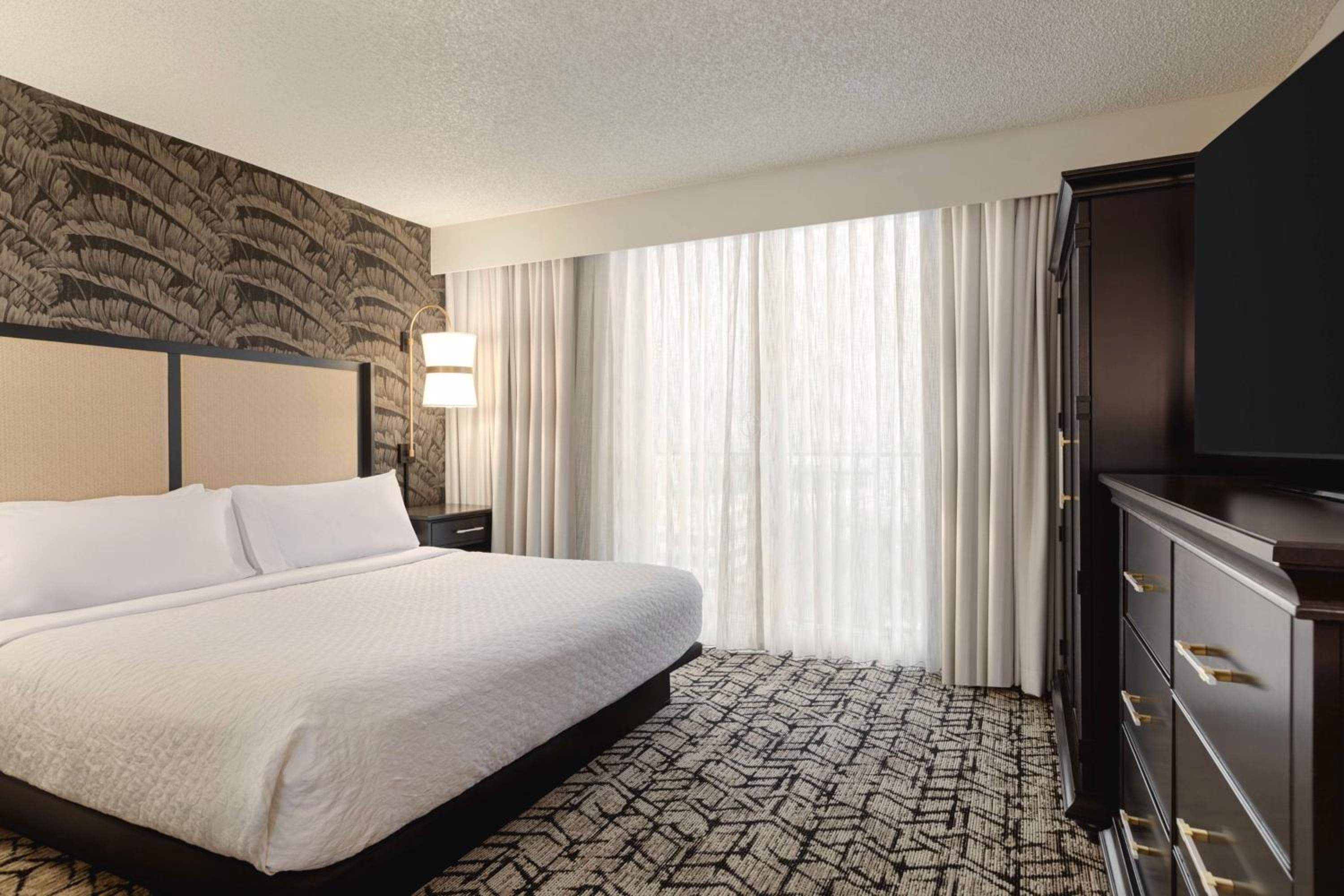 Embassy Suites by Hilton Fort Lauderdale 17th Street — 19
