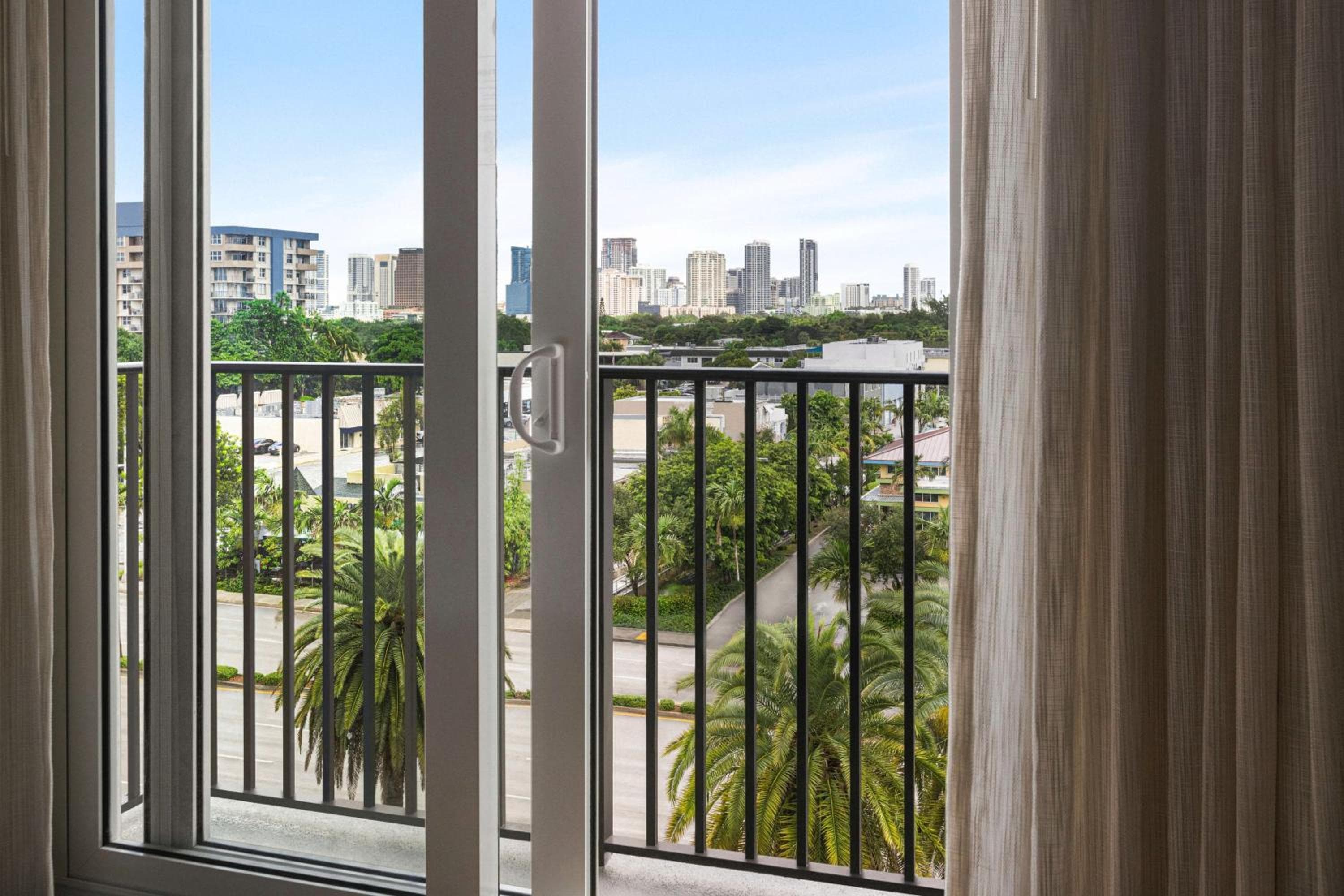 Embassy Suites by Hilton Fort Lauderdale 17th Street — 11