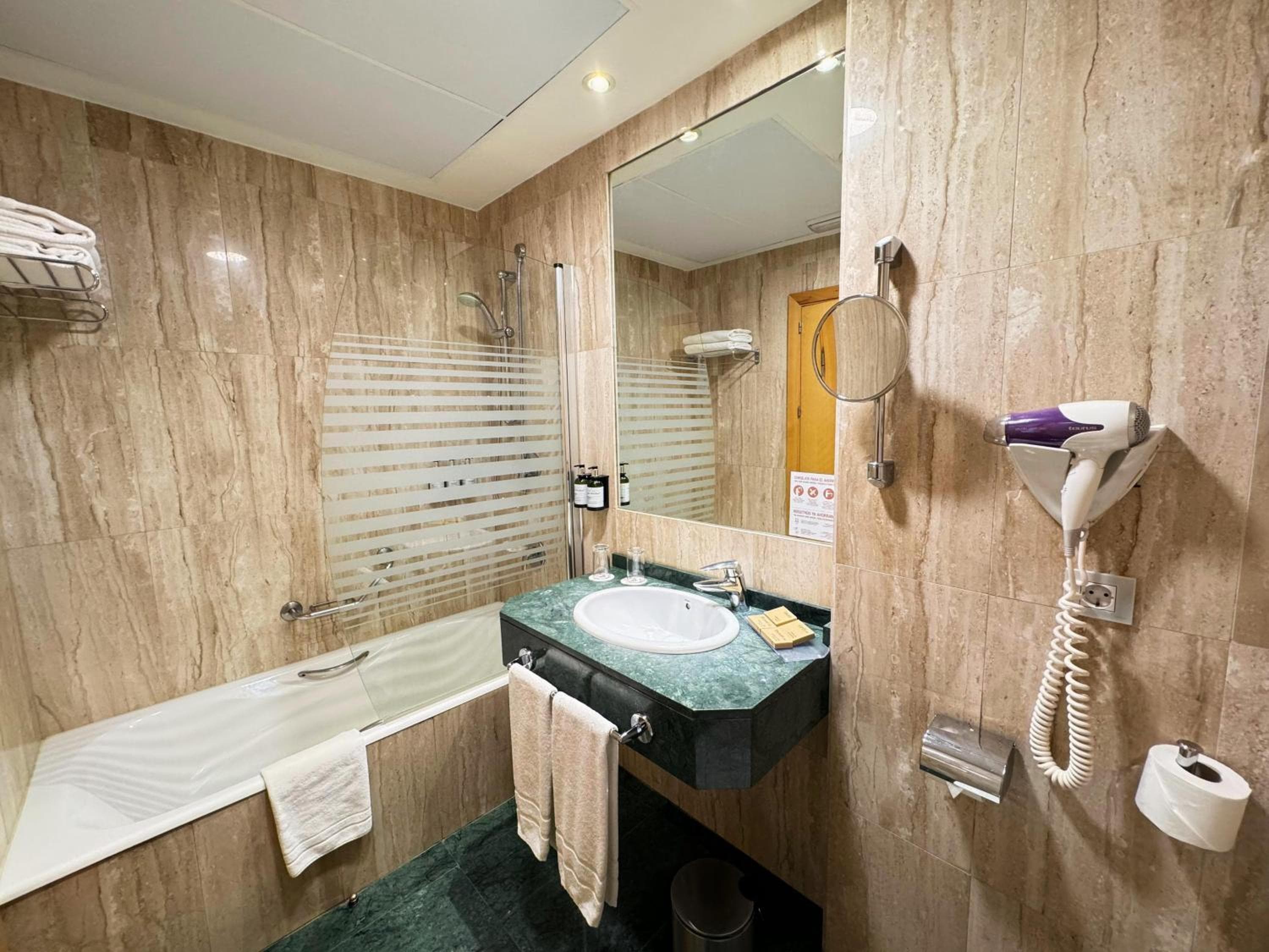 Hotel Bécquer — 27