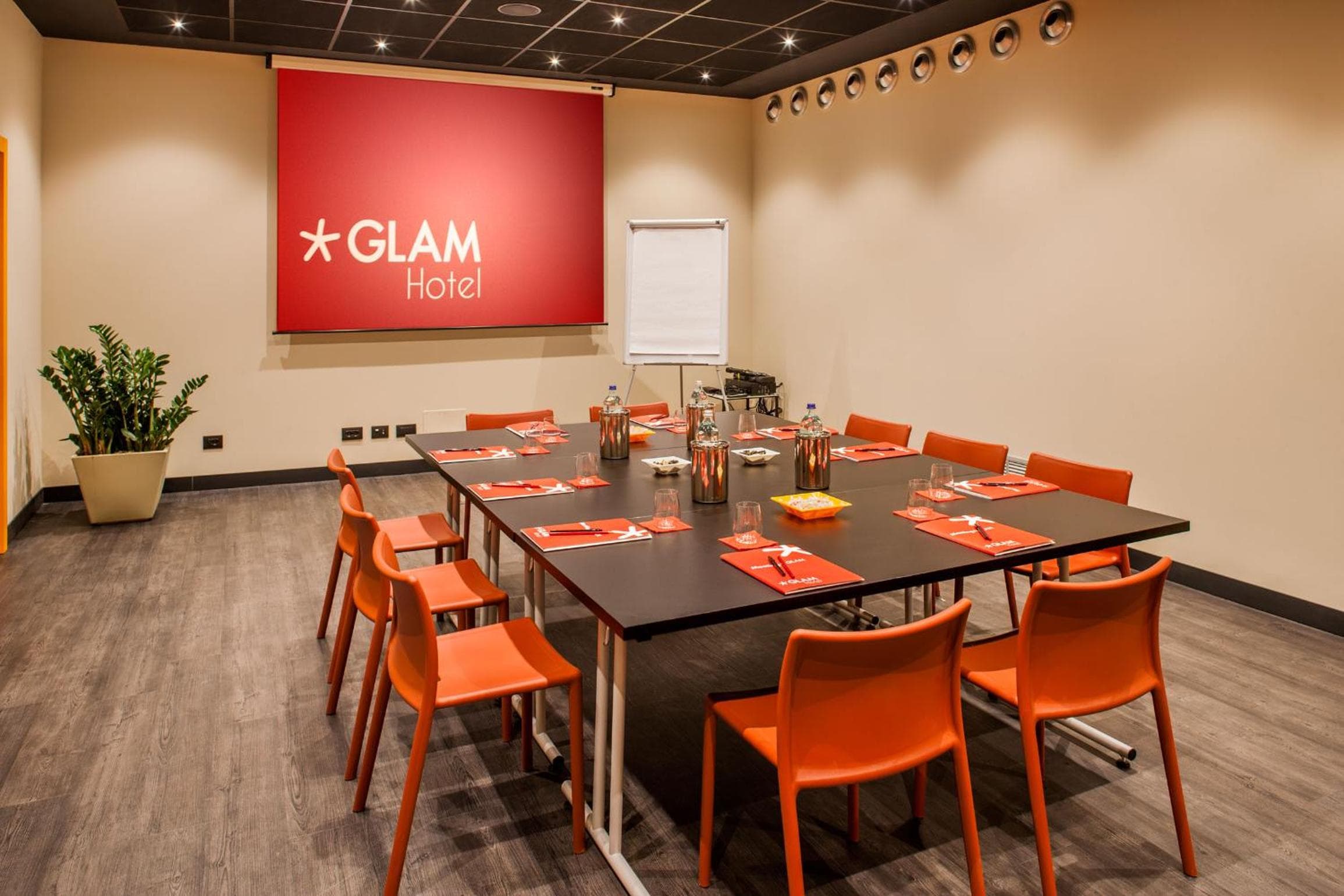 Glam Milano — 23