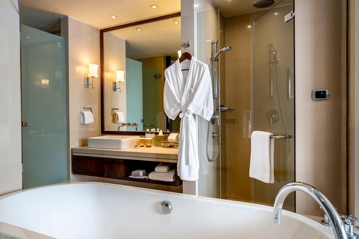Hilton Bangkok Grande Asoke — 23