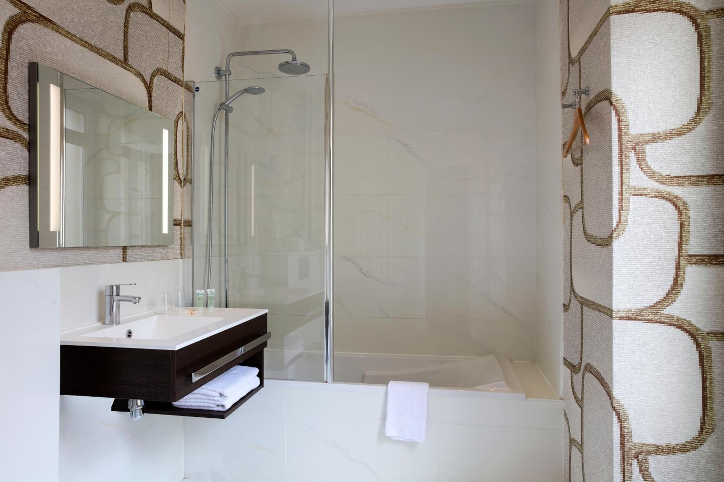 Best Western Ronceray Opéra — 25
