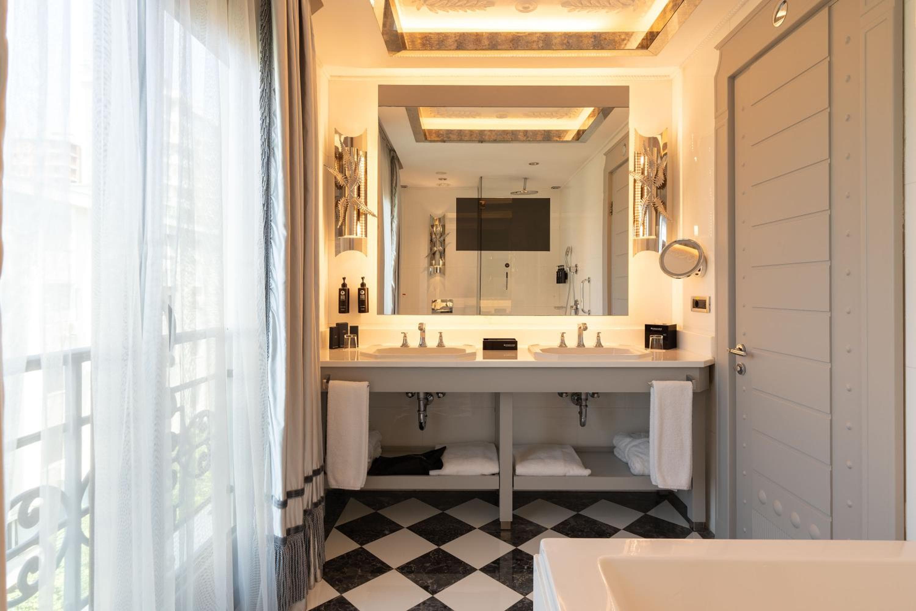 Wyndham Grand Istanbul Kalamış Marina Hotel — 13