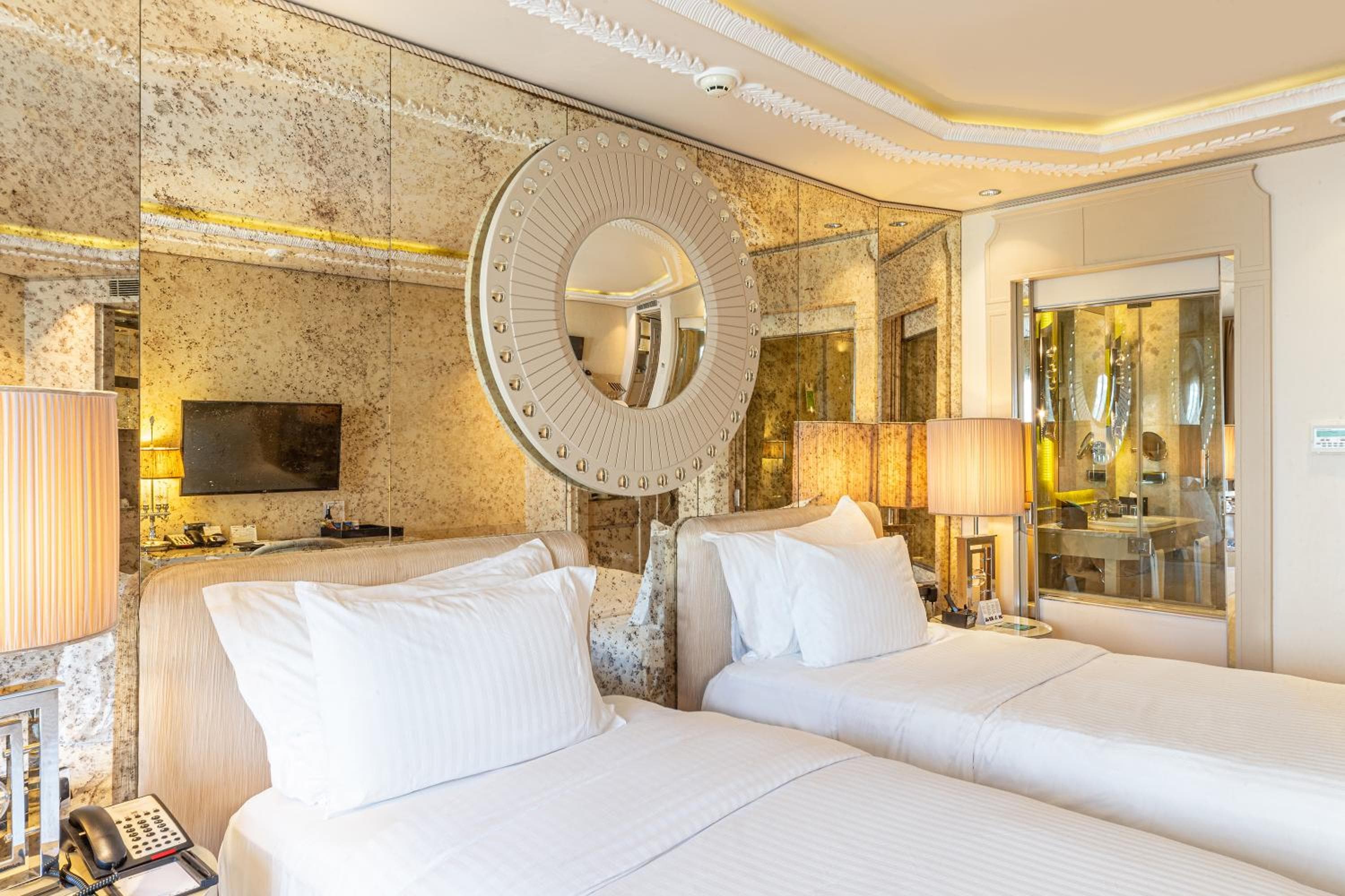 Wyndham Grand Istanbul Kalamış Marina Hotel — 2