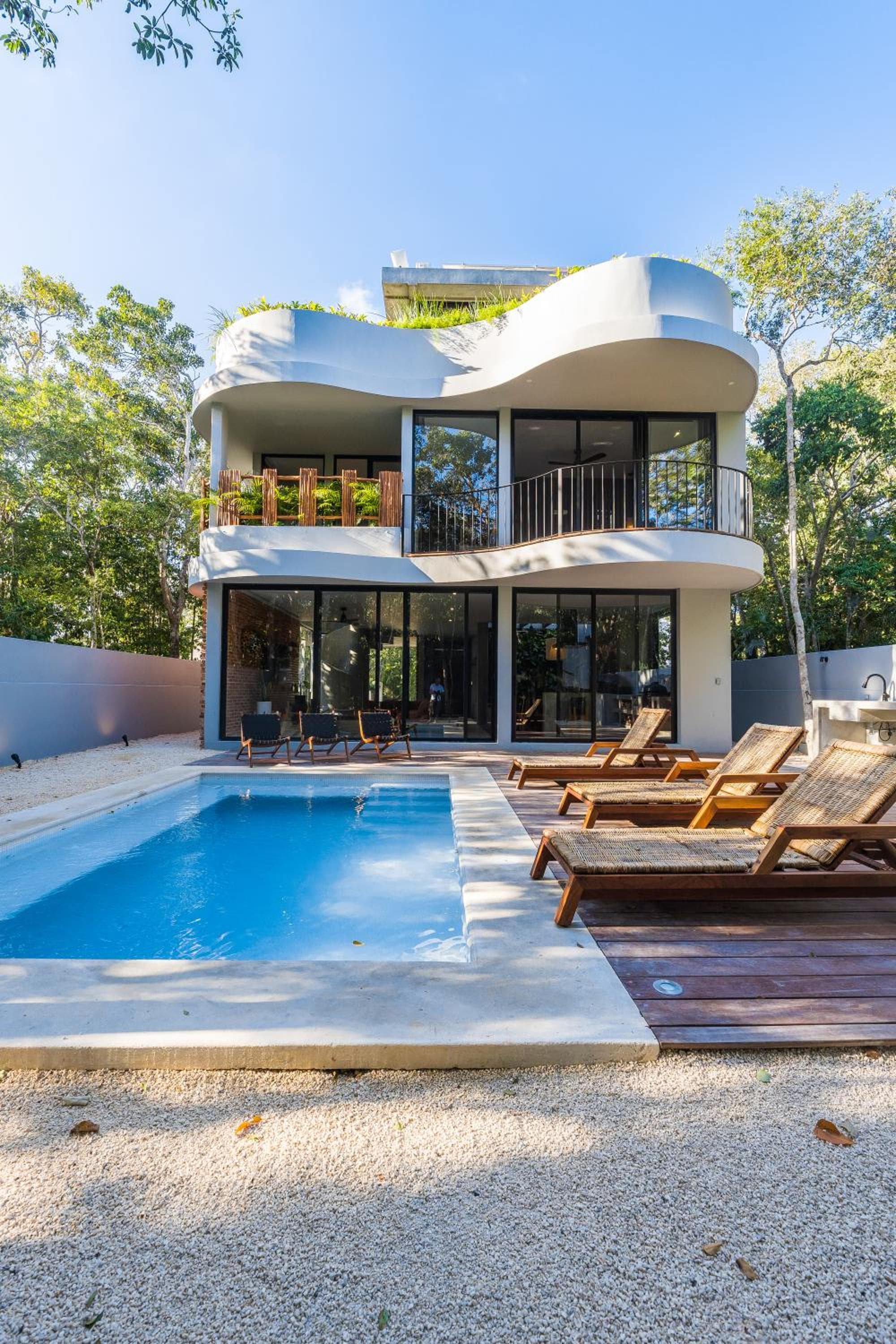 Luxury 4BR Eco Villa 10ppl Outdoor Pizza Oven - Private Pool & Jacuzzi — 17