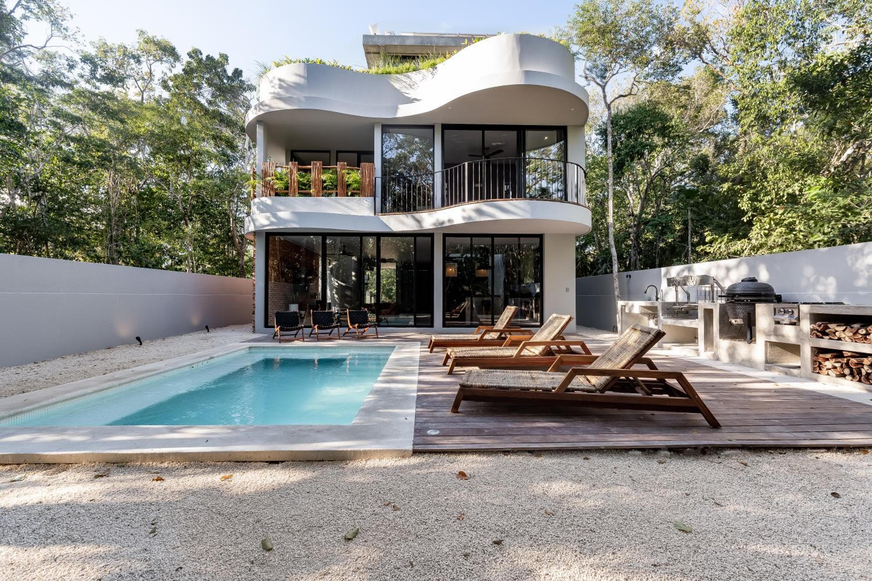Luxury 4BR Eco Villa 10ppl Outdoor Pizza Oven - Private Pool & Jacuzzi — 24