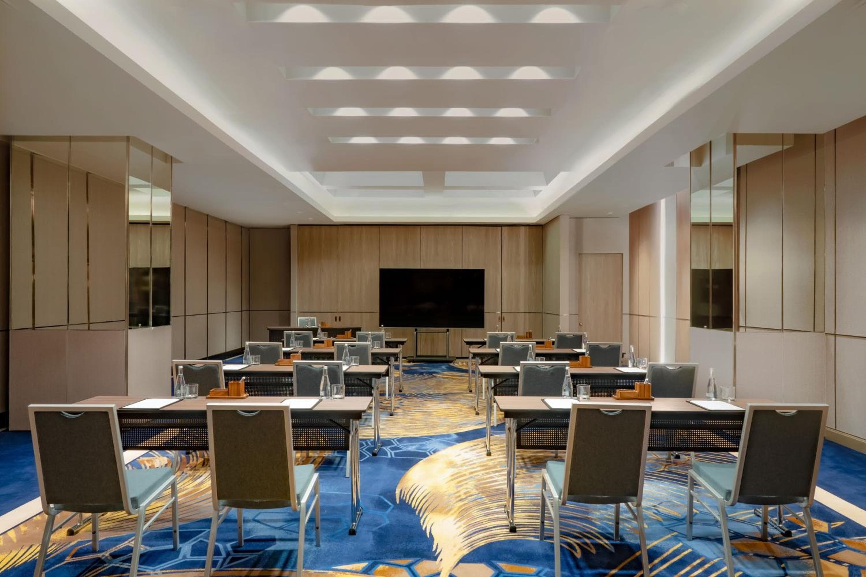 Royal Orchid Sheraton Riverside Hotel Bangkok — 28