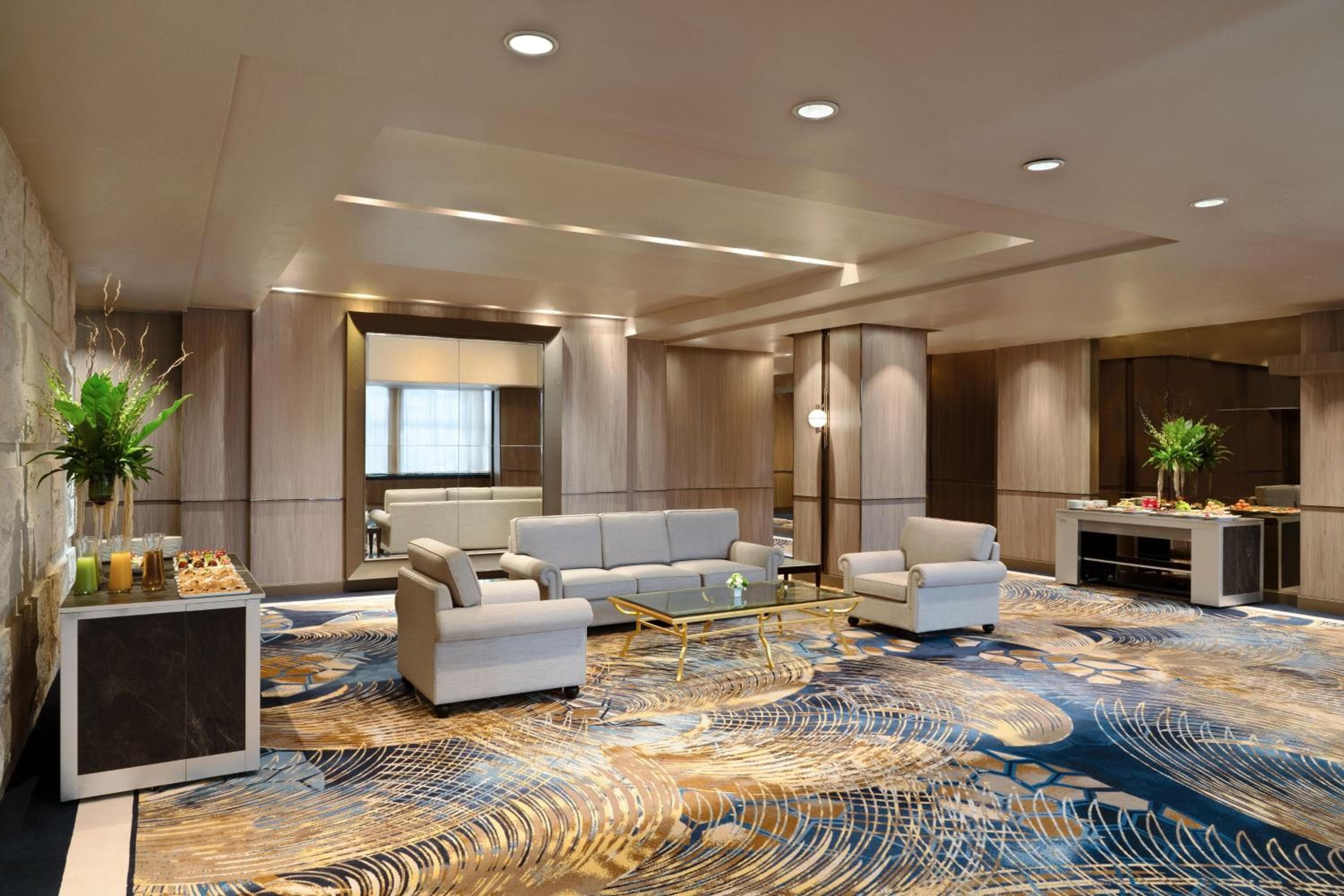 Royal Orchid Sheraton Riverside Hotel Bangkok — 18