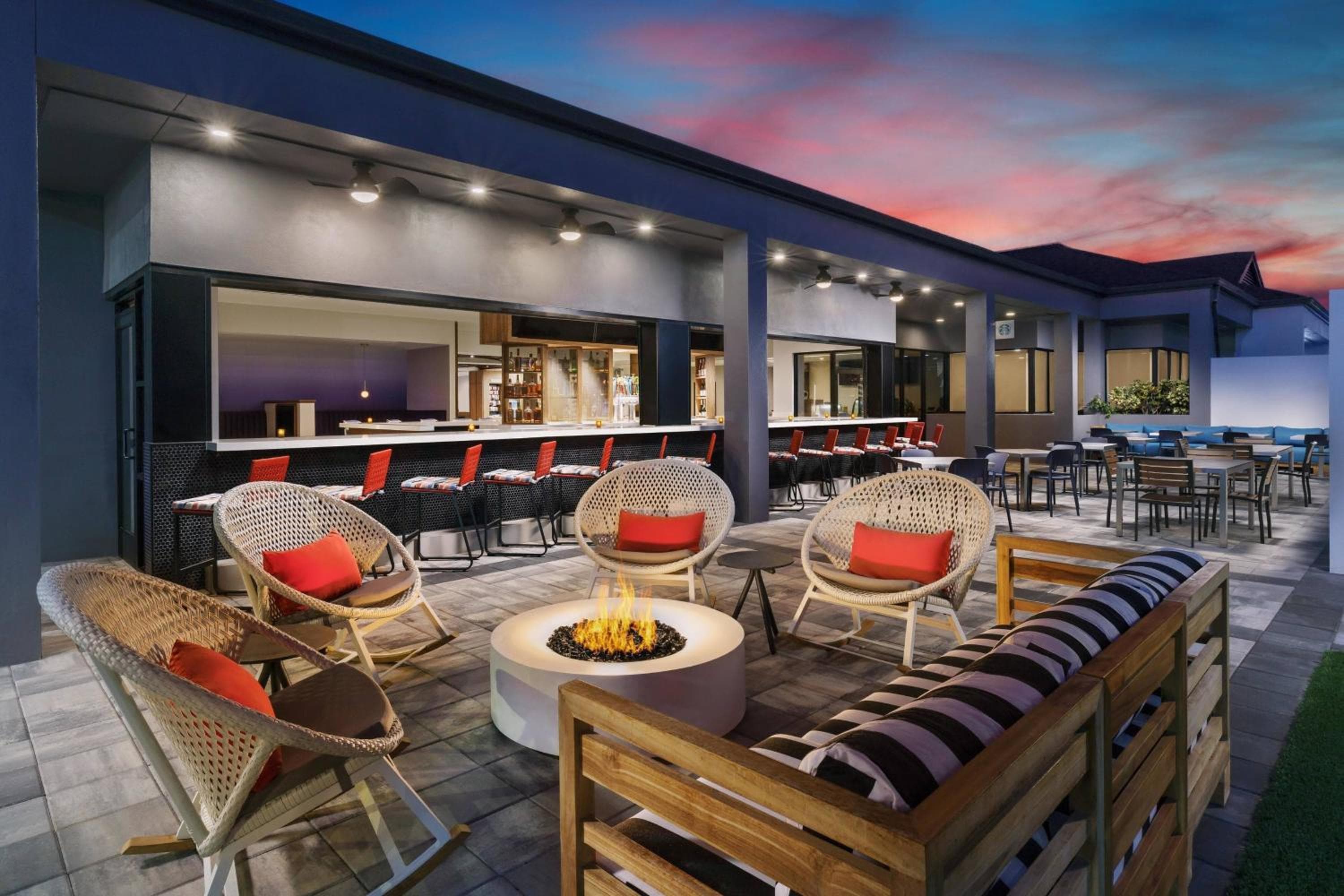 Courtyard by Marriott Orlando Lake Buena Vista at Vista Centre — 17