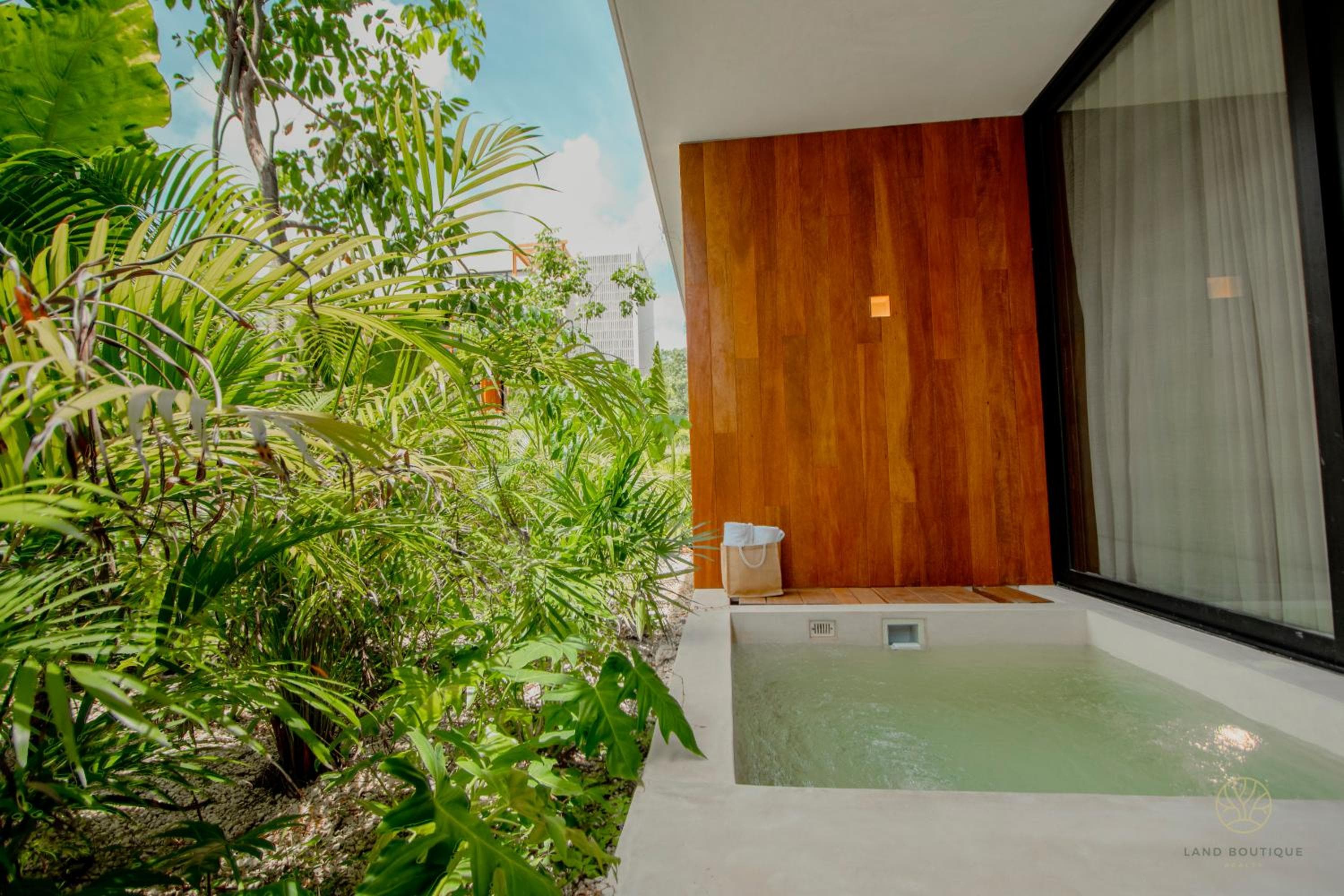 Muunek by Land Boutique — 22