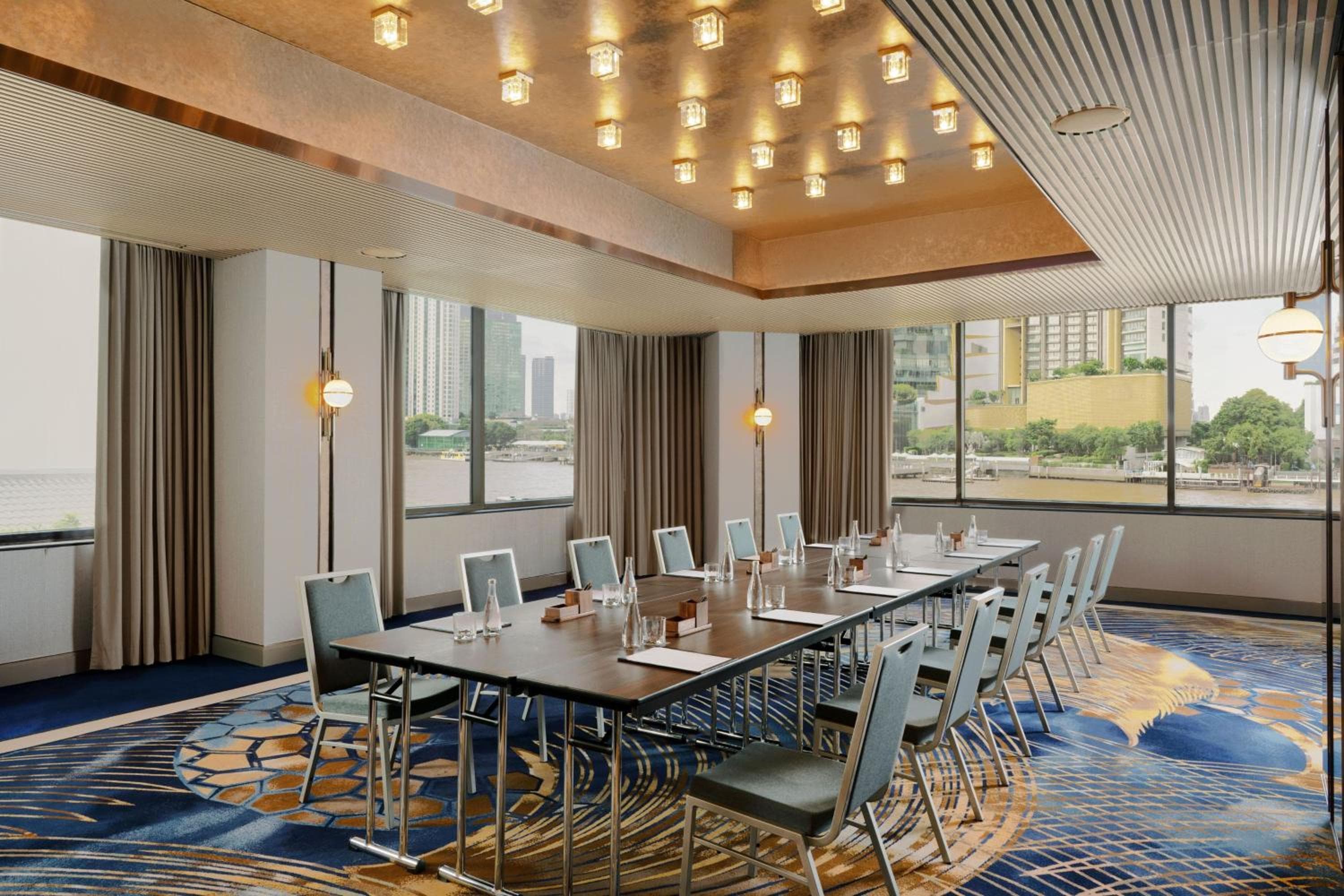 Royal Orchid Sheraton Riverside Hotel Bangkok — 26