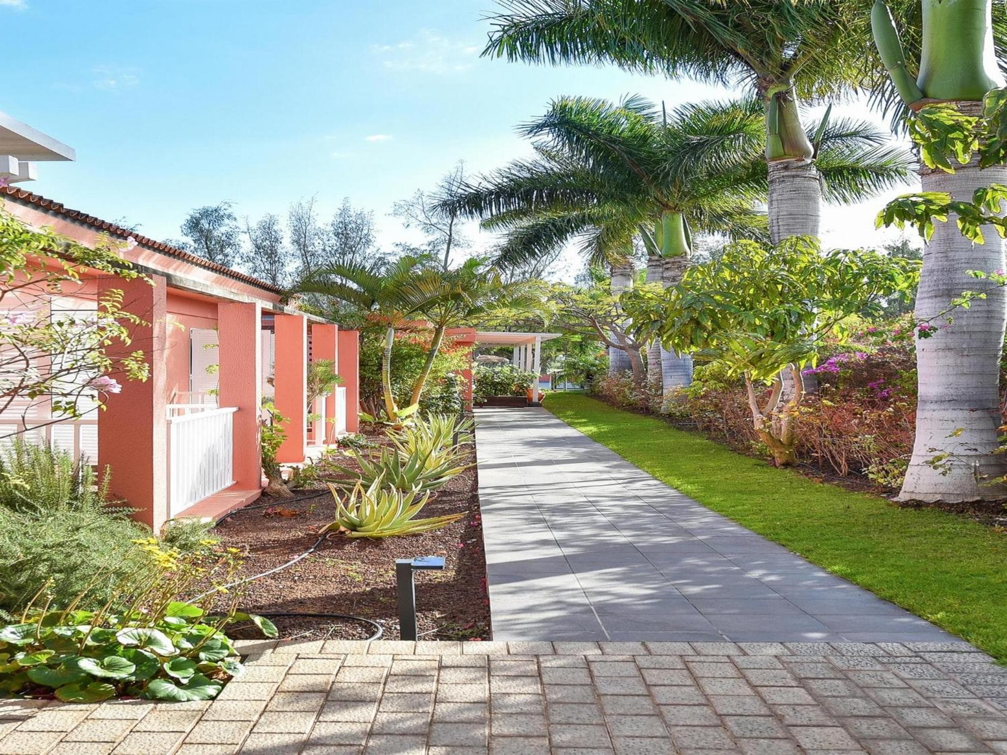 Villa Maspalomas Lux | Luxury Retreat in Gran Canaria | Private Heated Pool | Wonderdul Terrace with Dining Area and BBQ | Minutes from Popular areas of Ma — 1
