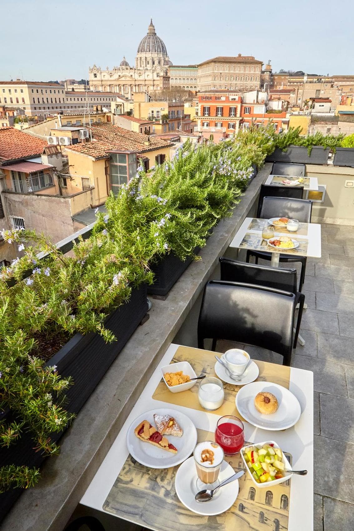 Trianon Borgo Pio Aparthotel — 2