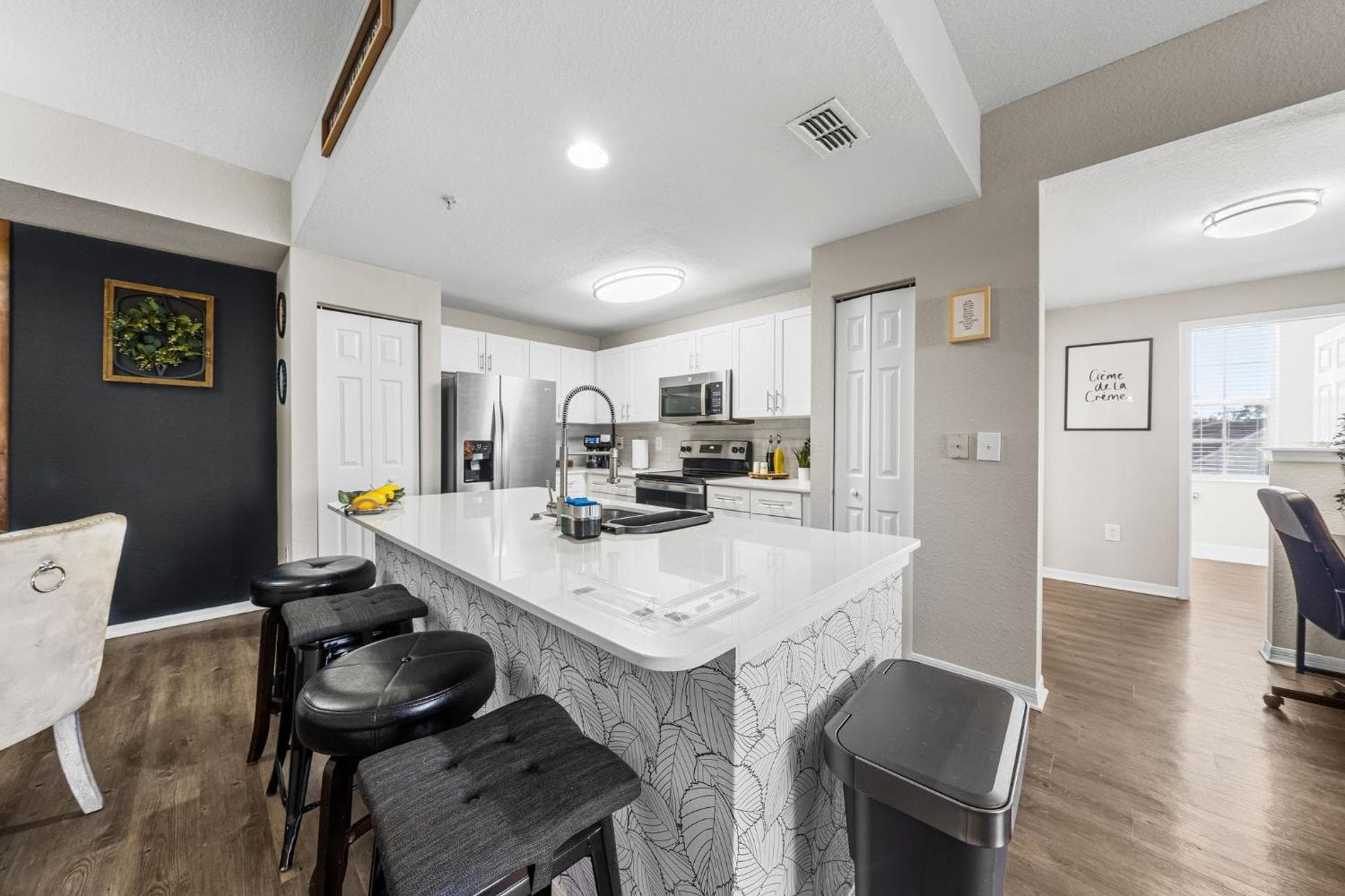 Modern 3BR2BA Pools, Gym Near Airport #5 — 21