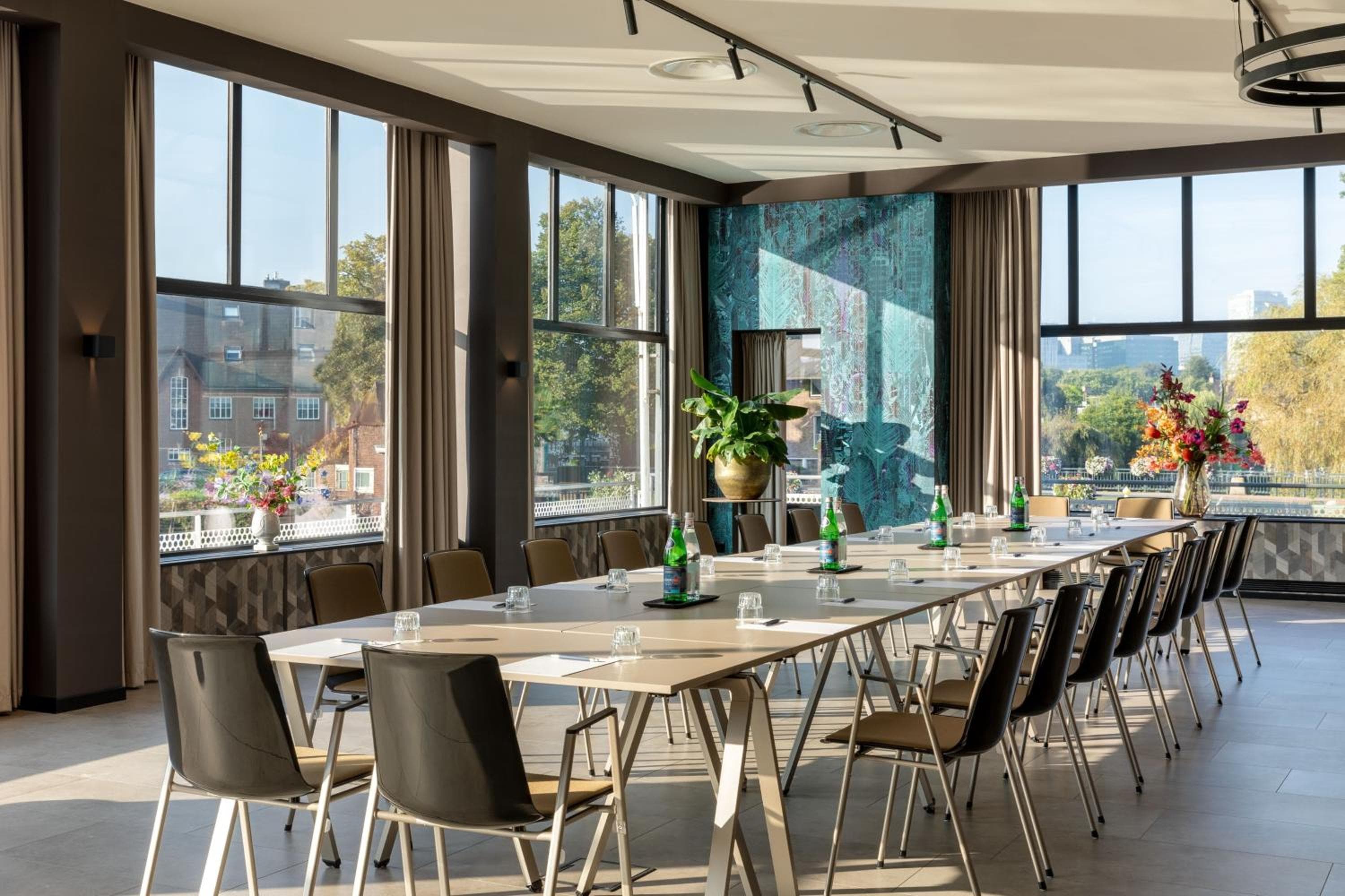 Apollo Hotel Amsterdam, a Tribute Portfolio Hotel — 4