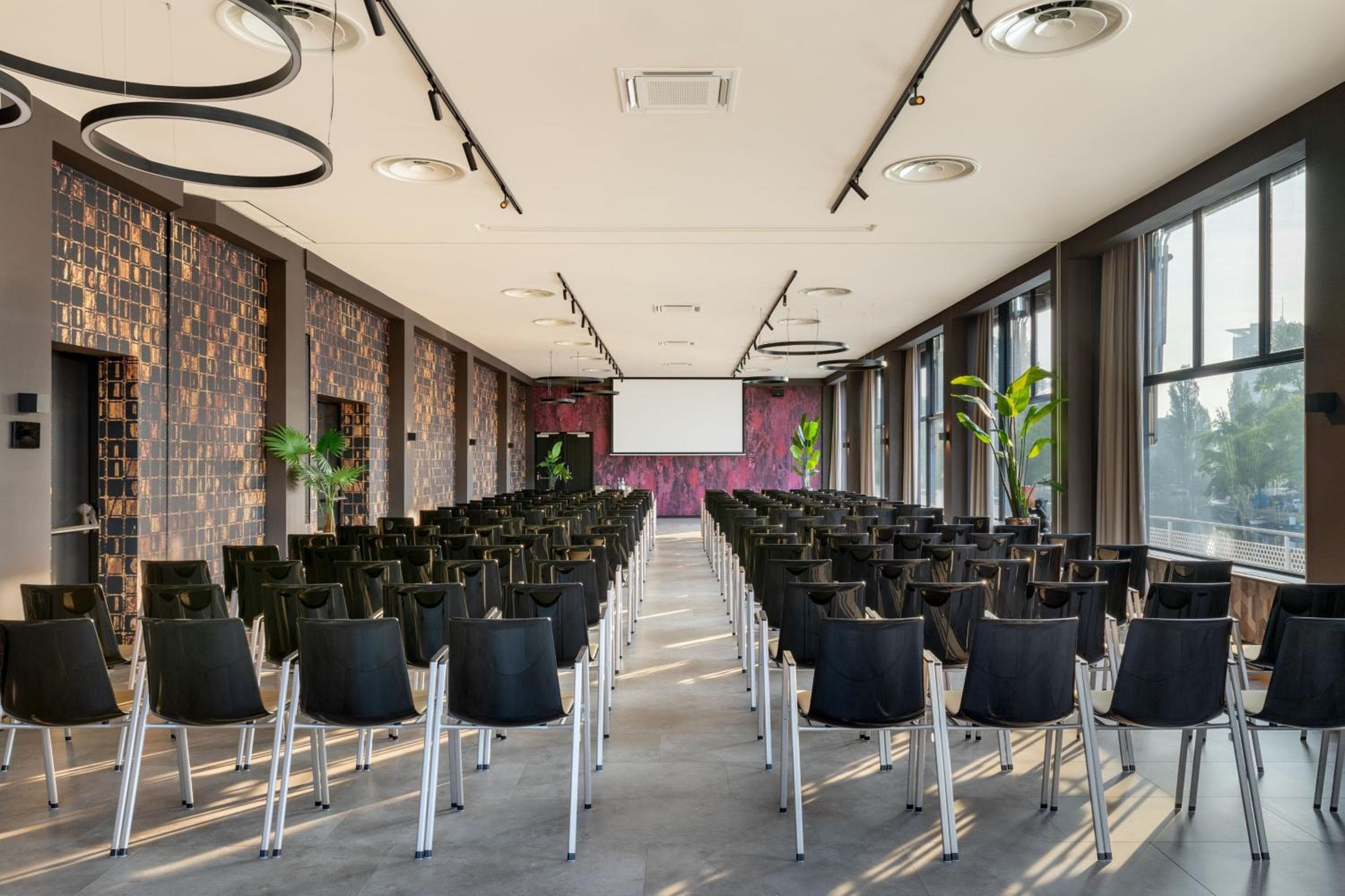 Apollo Hotel Amsterdam, a Tribute Portfolio Hotel — 2