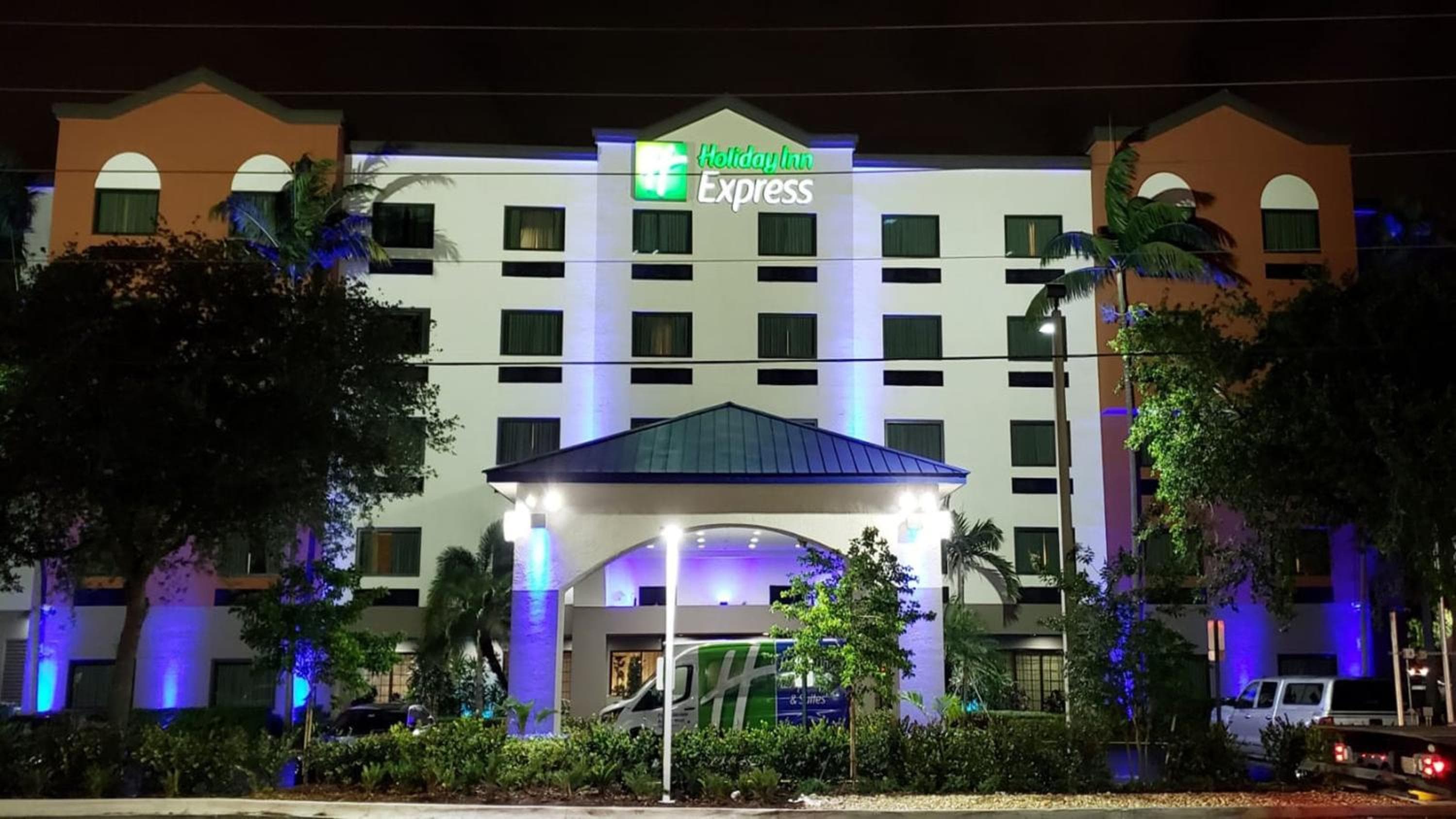 Holiday Inn Express and Suites Fort Lauderdale Airport West by IHG — 3