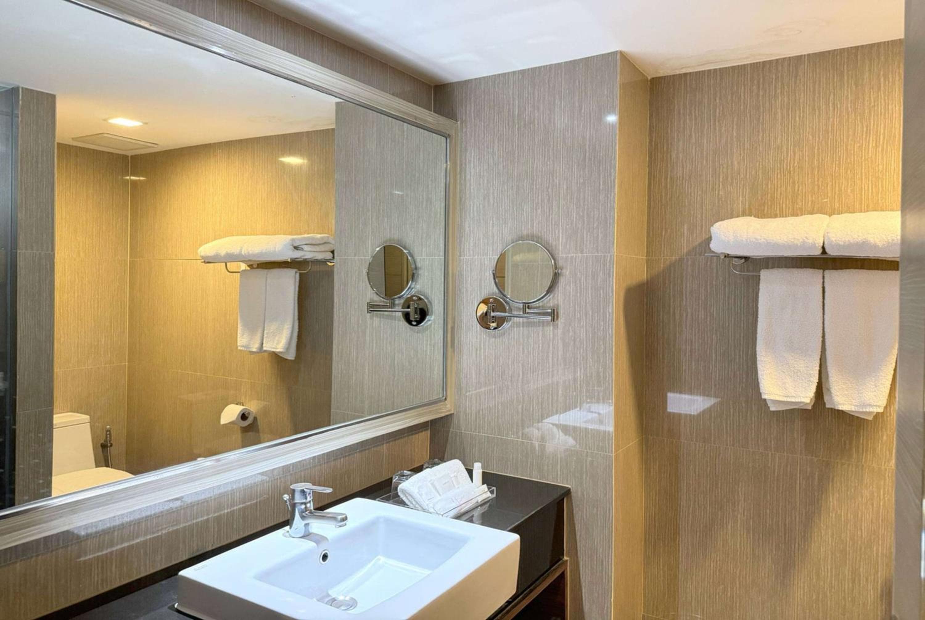 Ramada Graand Swiss Sukhumvit 11 — 23