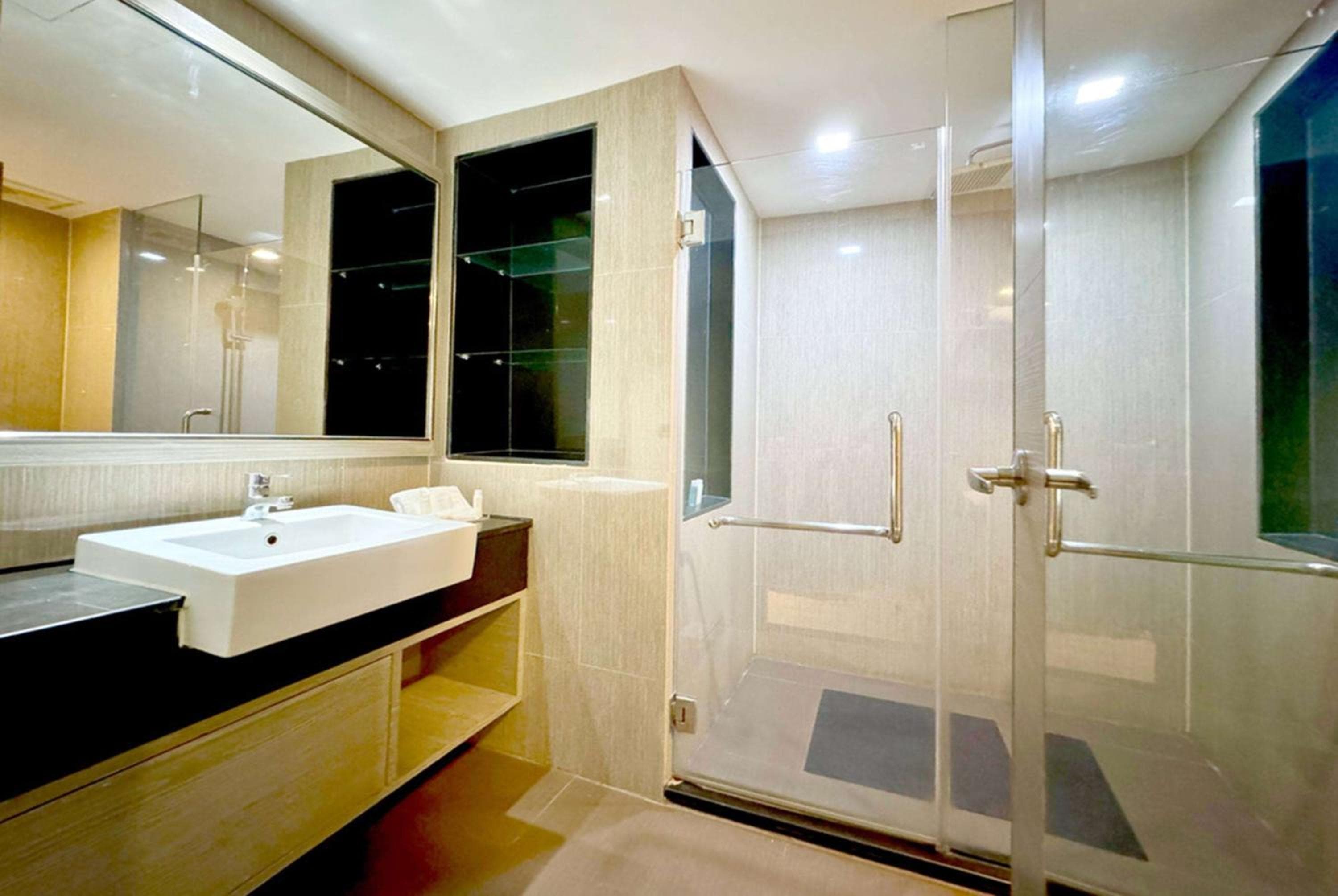 Ramada Graand Swiss Sukhumvit 11 — 18